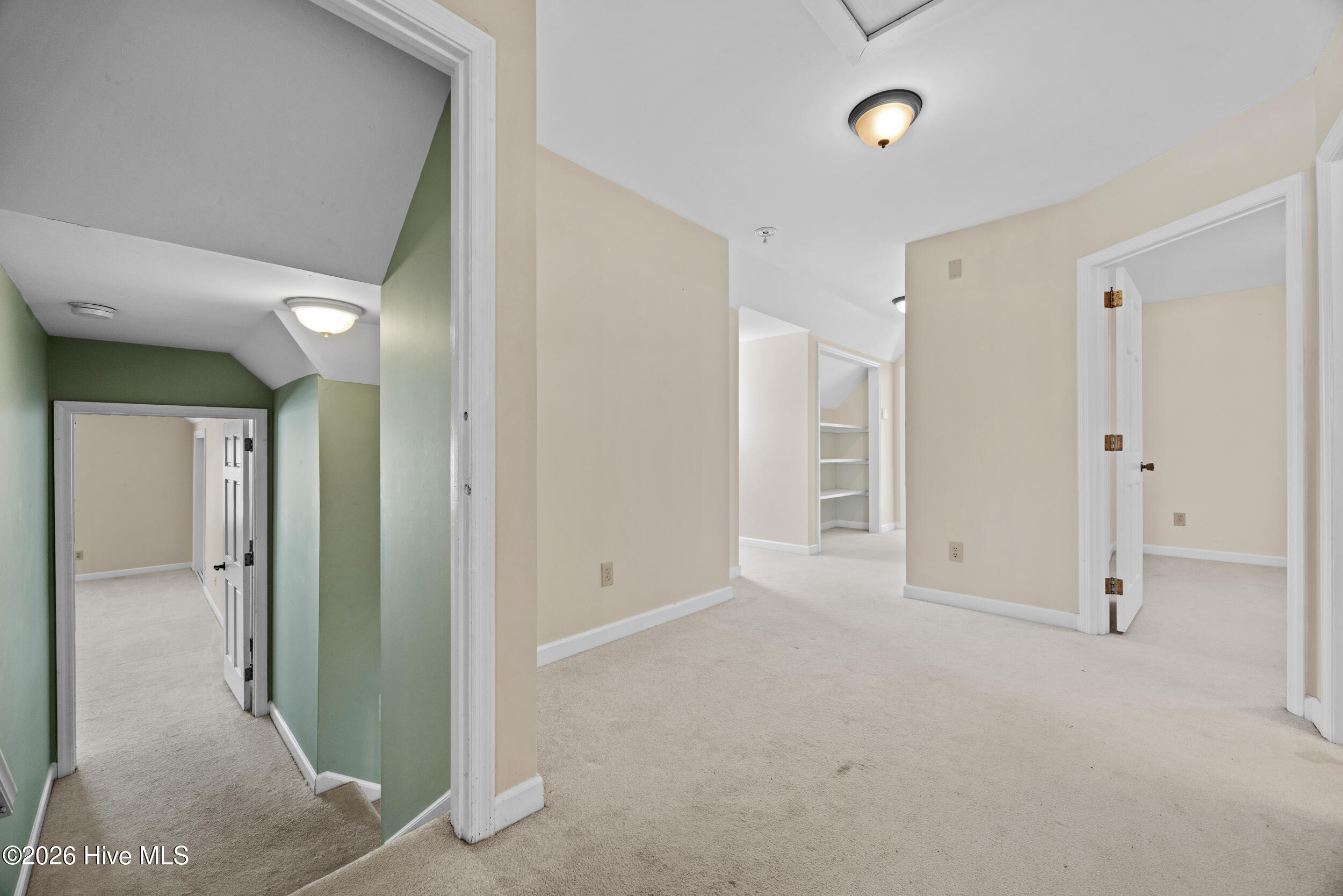 100558264 | Photo 36