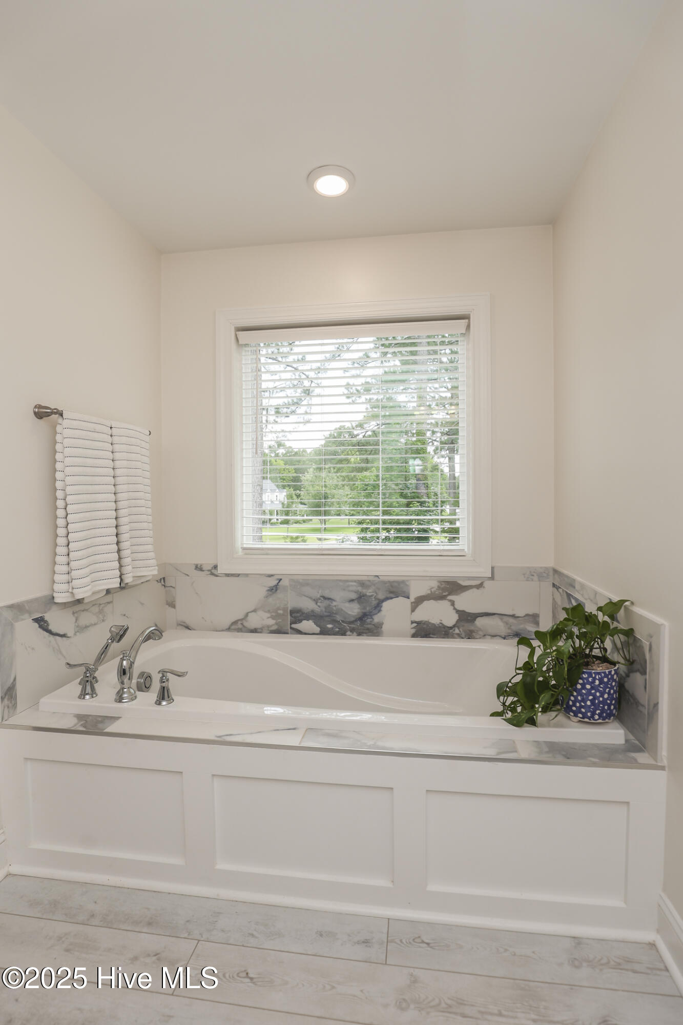 100513900 | Photo 38