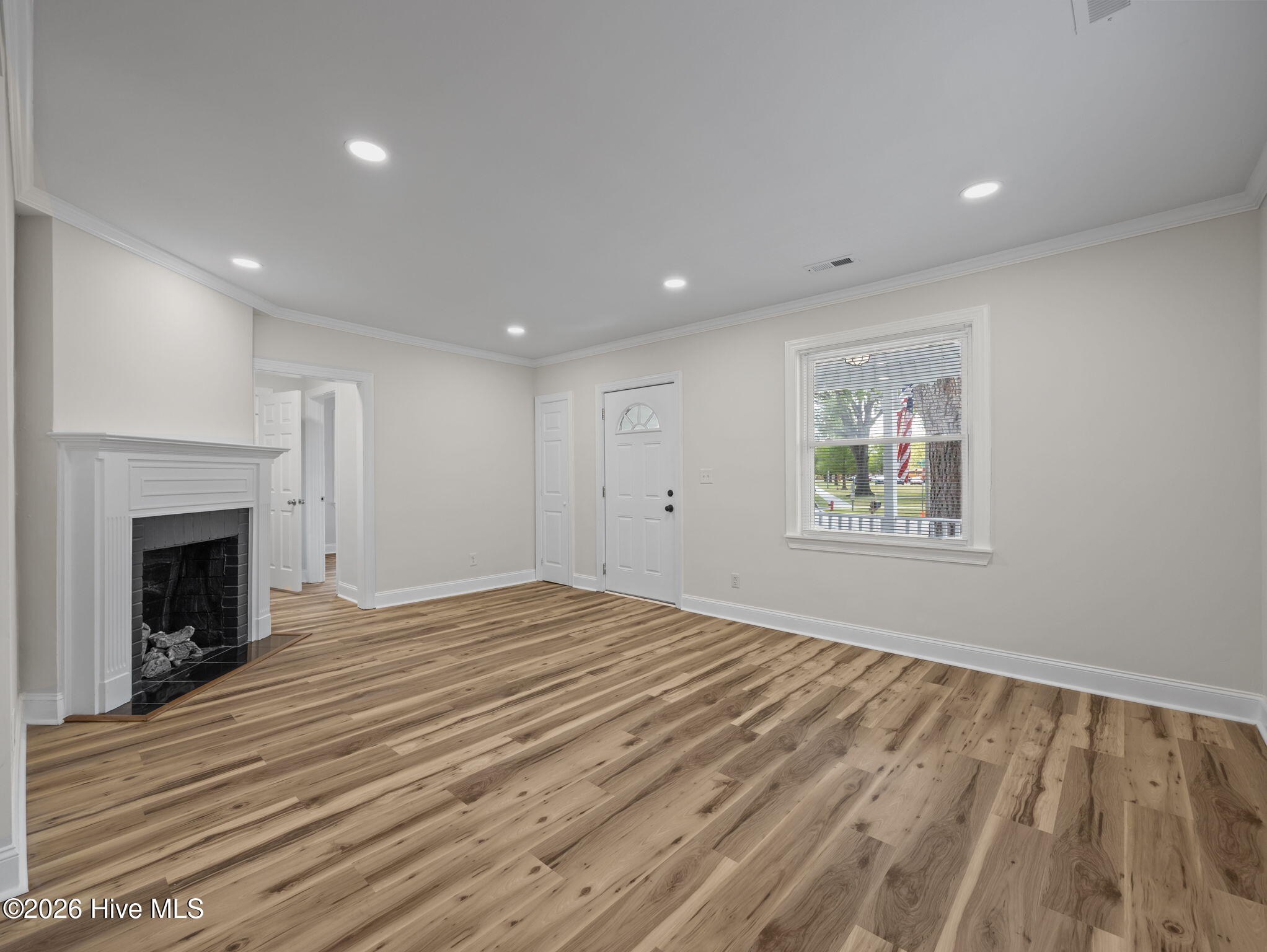 100568668 | Photo 15