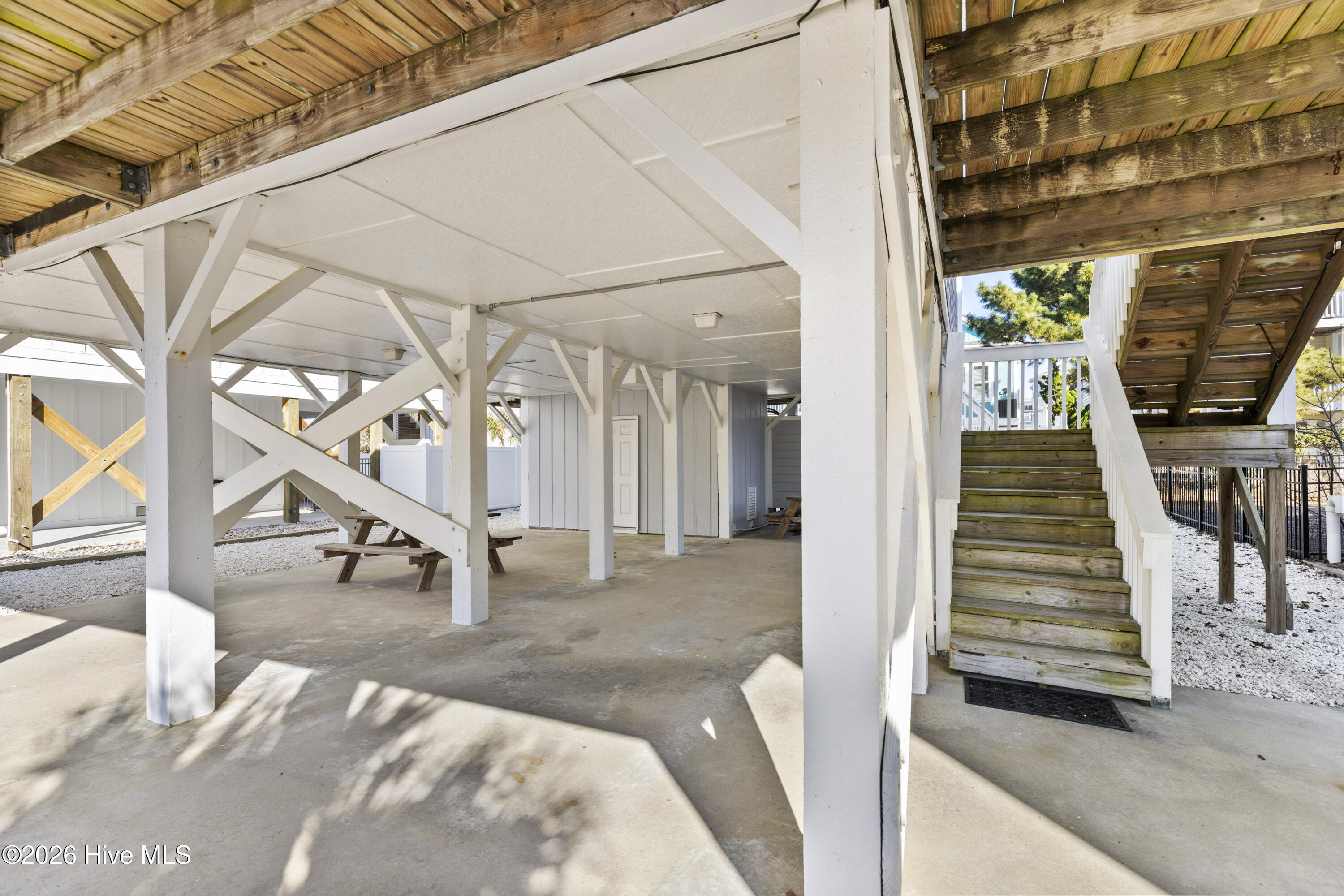 100552709 | Photo 46