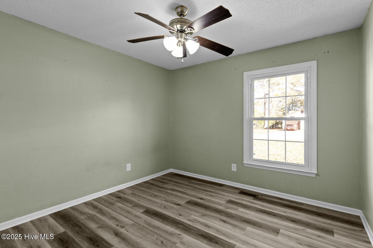 100542574 | Photo 12