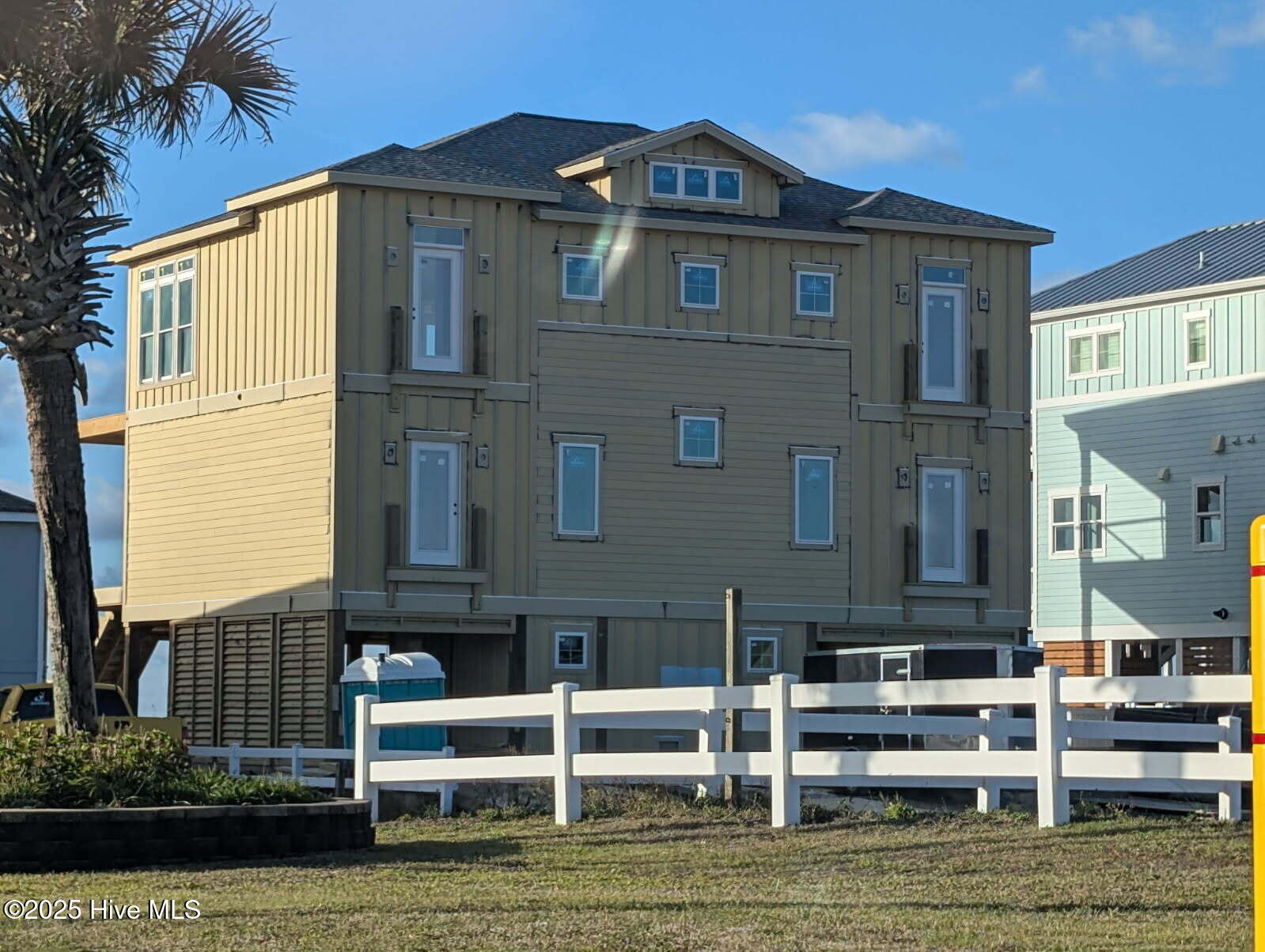 100525710 | Photo 12