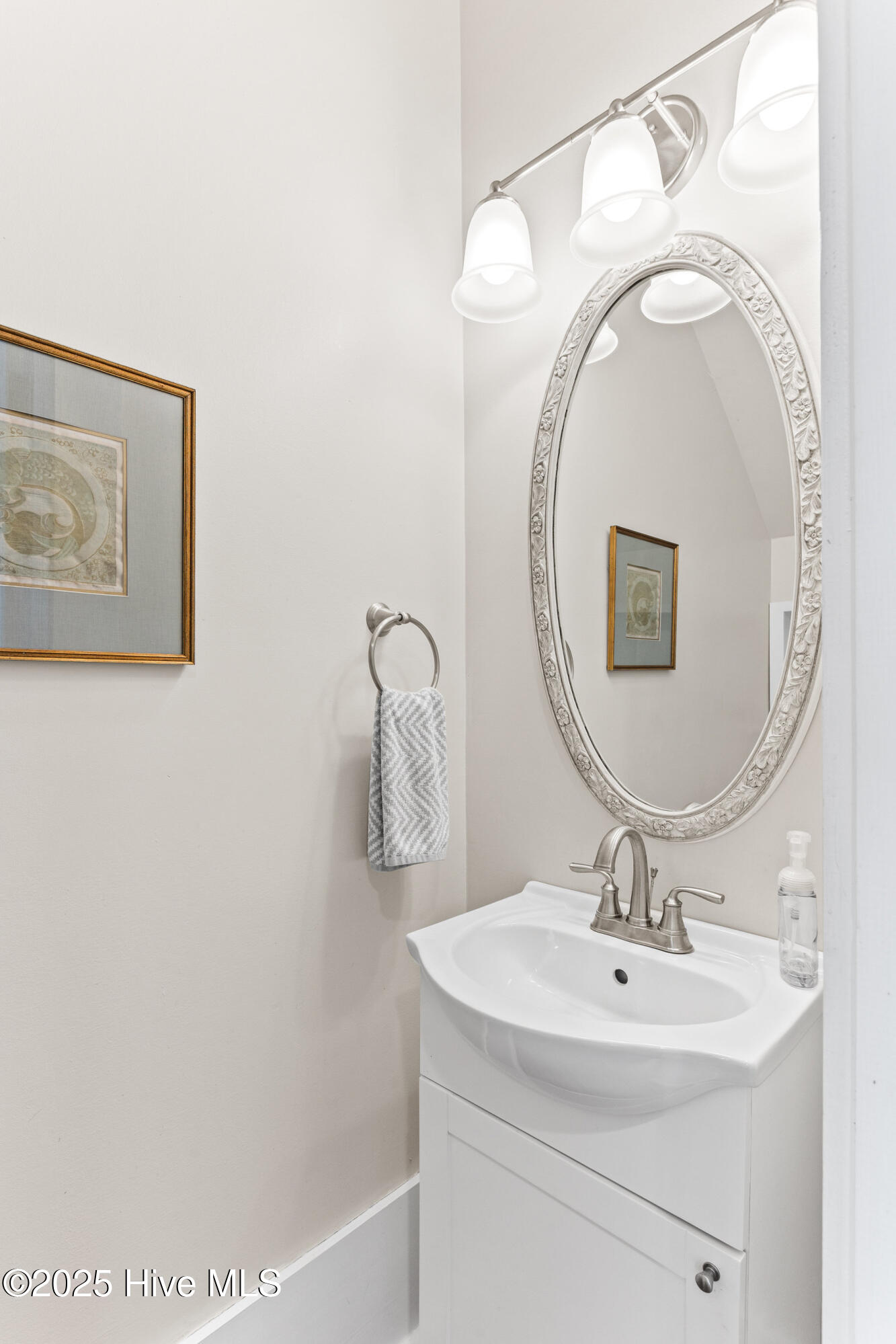 100561116 | Photo 23