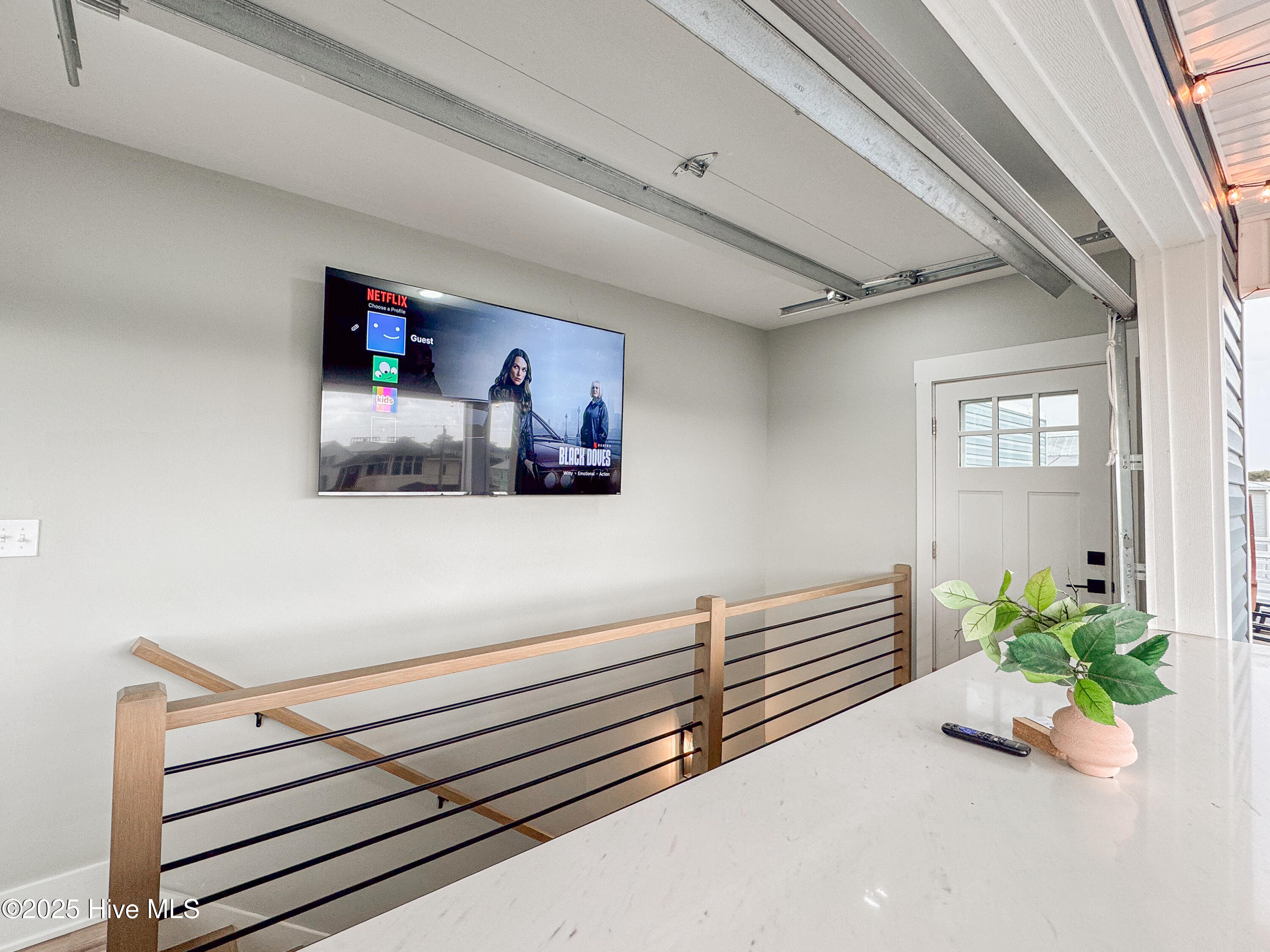 100537870 | Photo 50