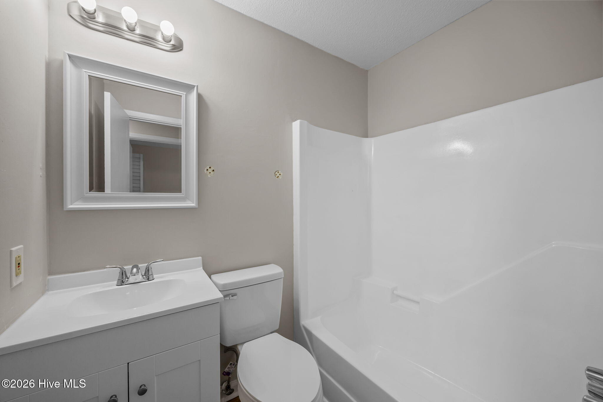 100555869 | Photo 33