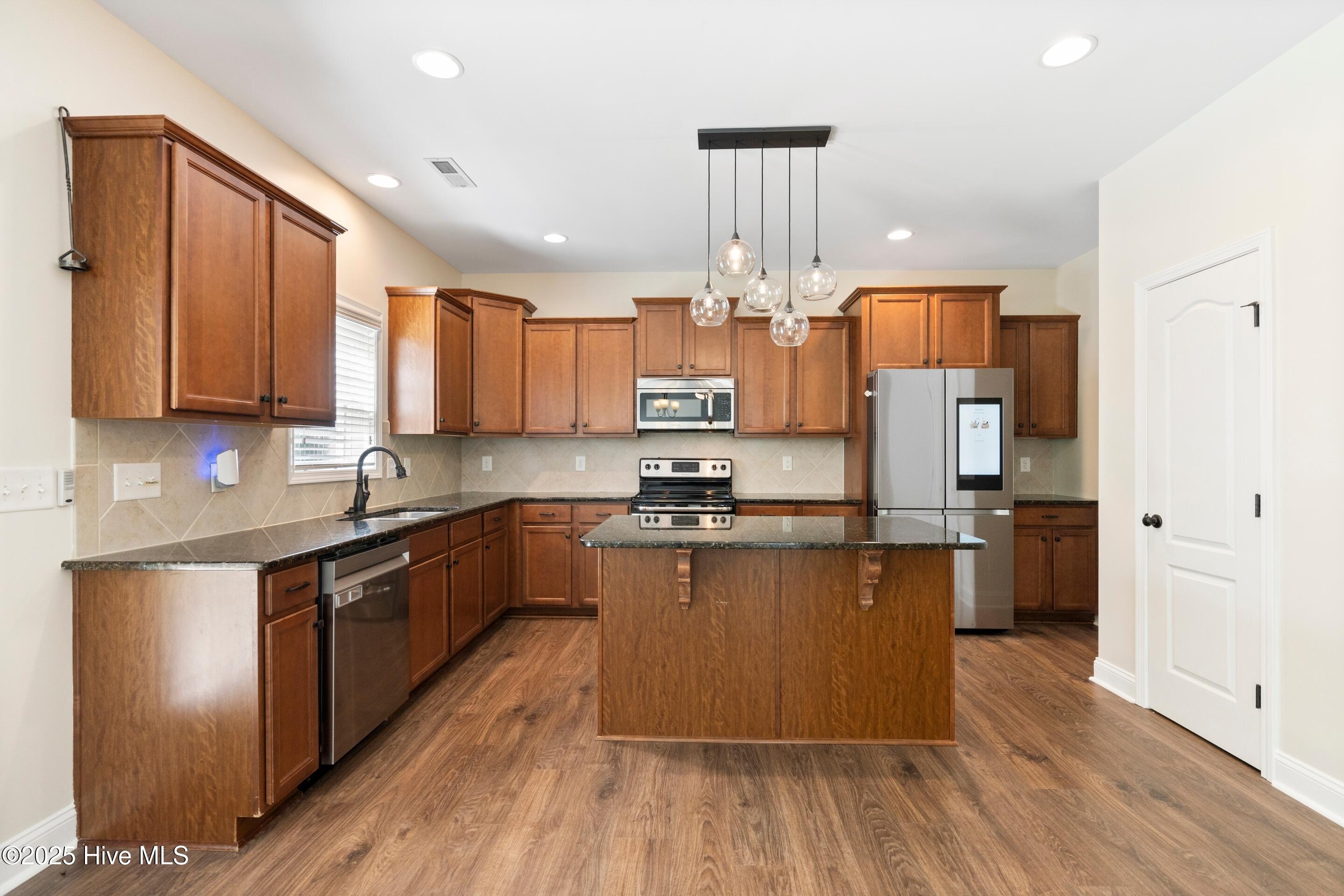 100506329 | Photo 13