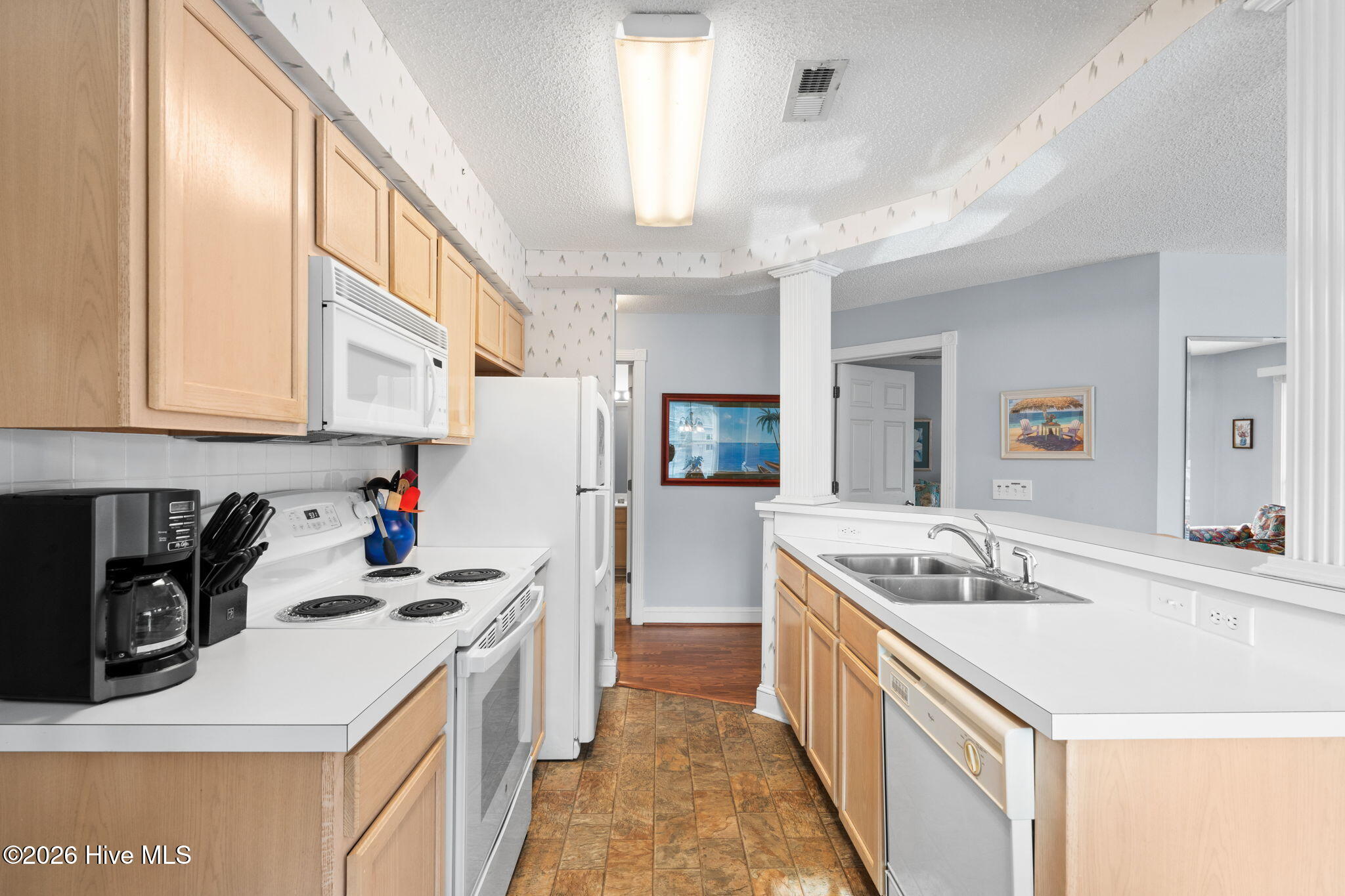 100562565 | Photo 13