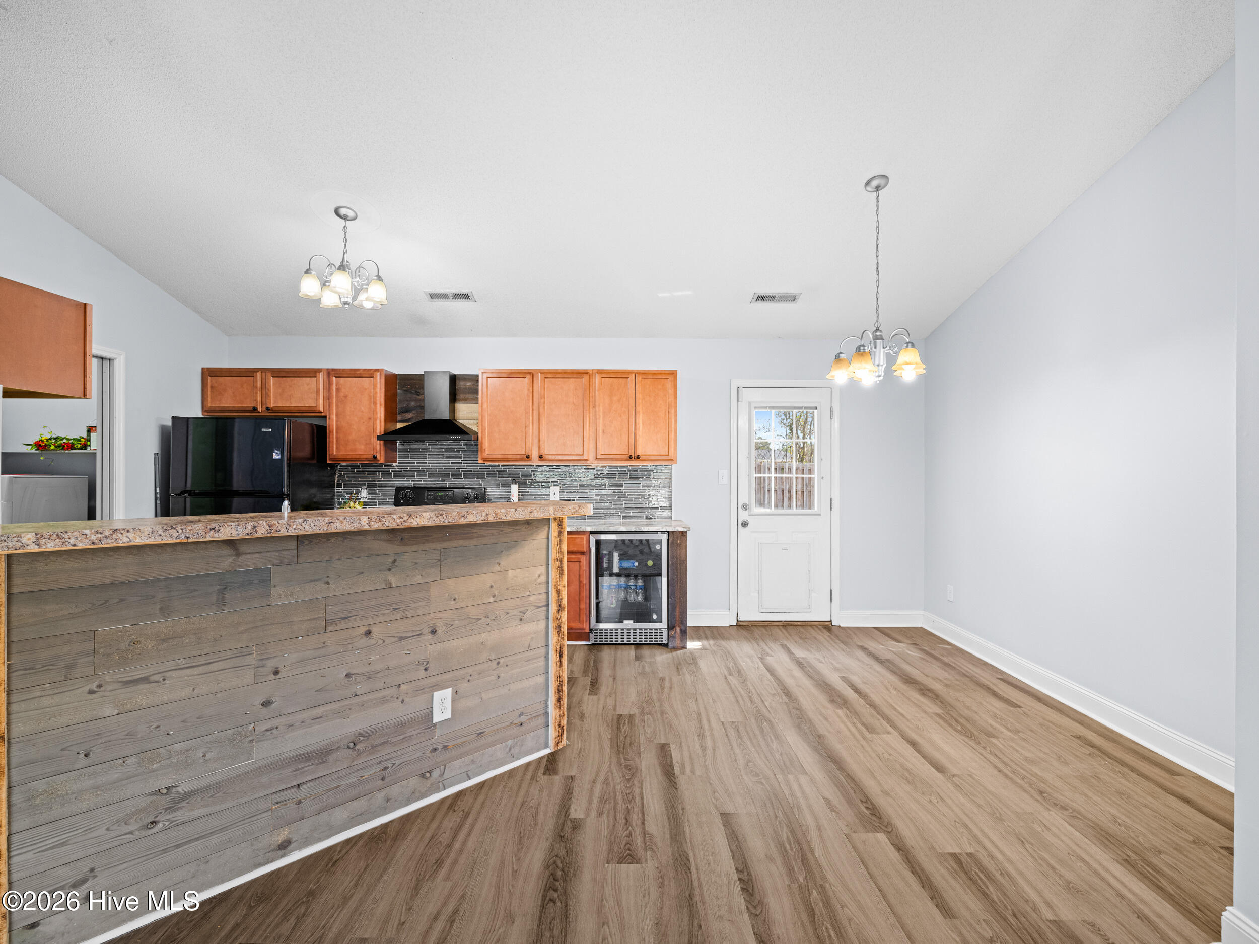 100565306 | Photo 10