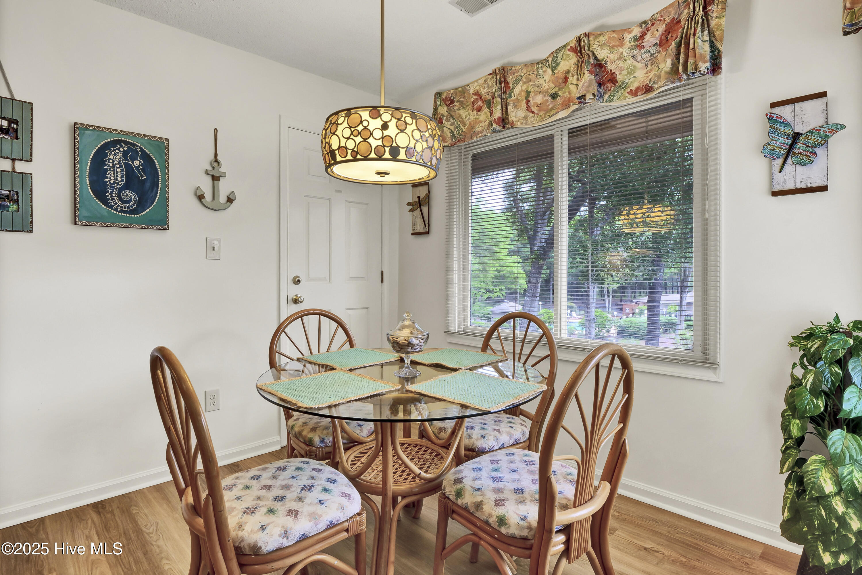 100508575 | Photo 13