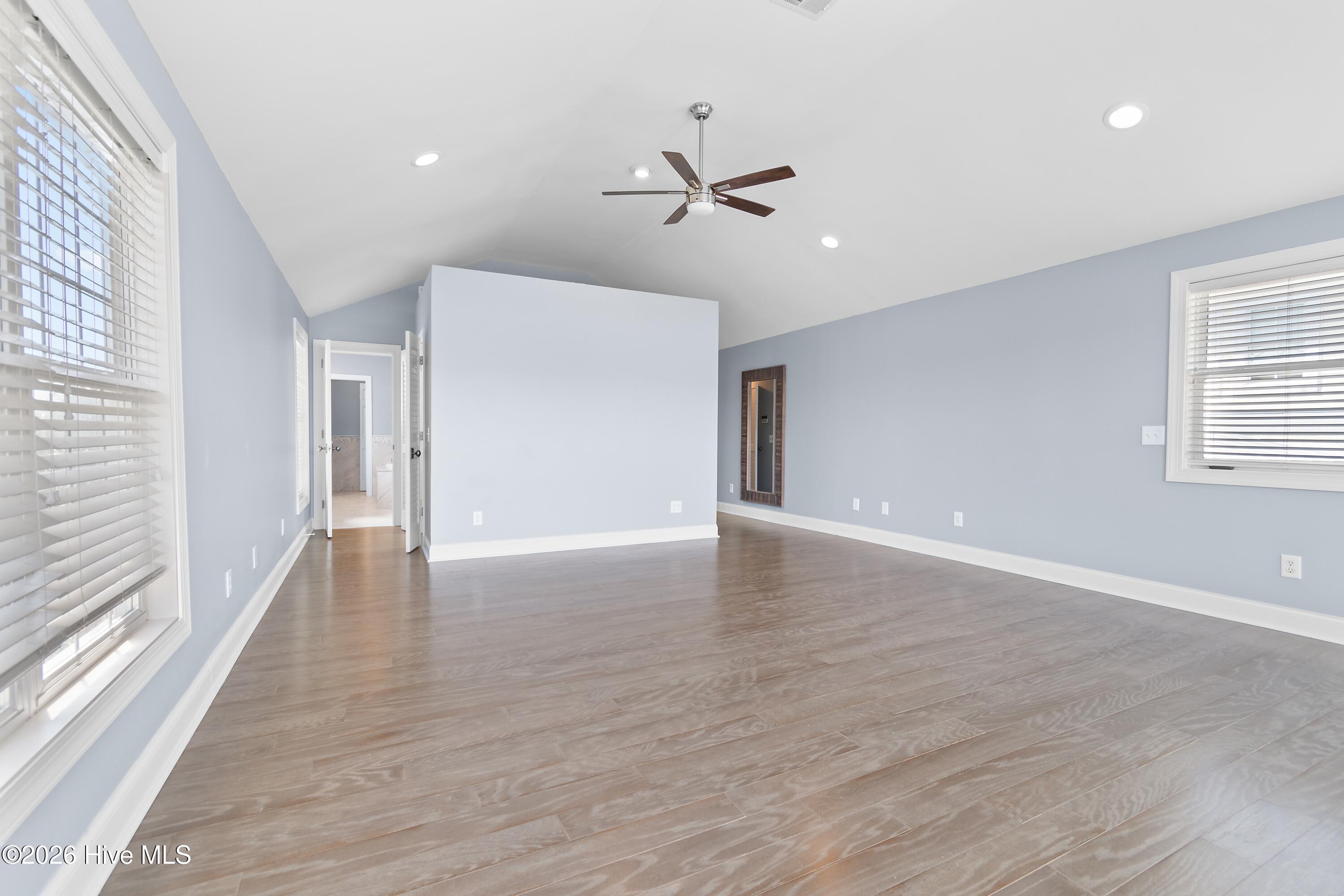 100566574 | Photo 21