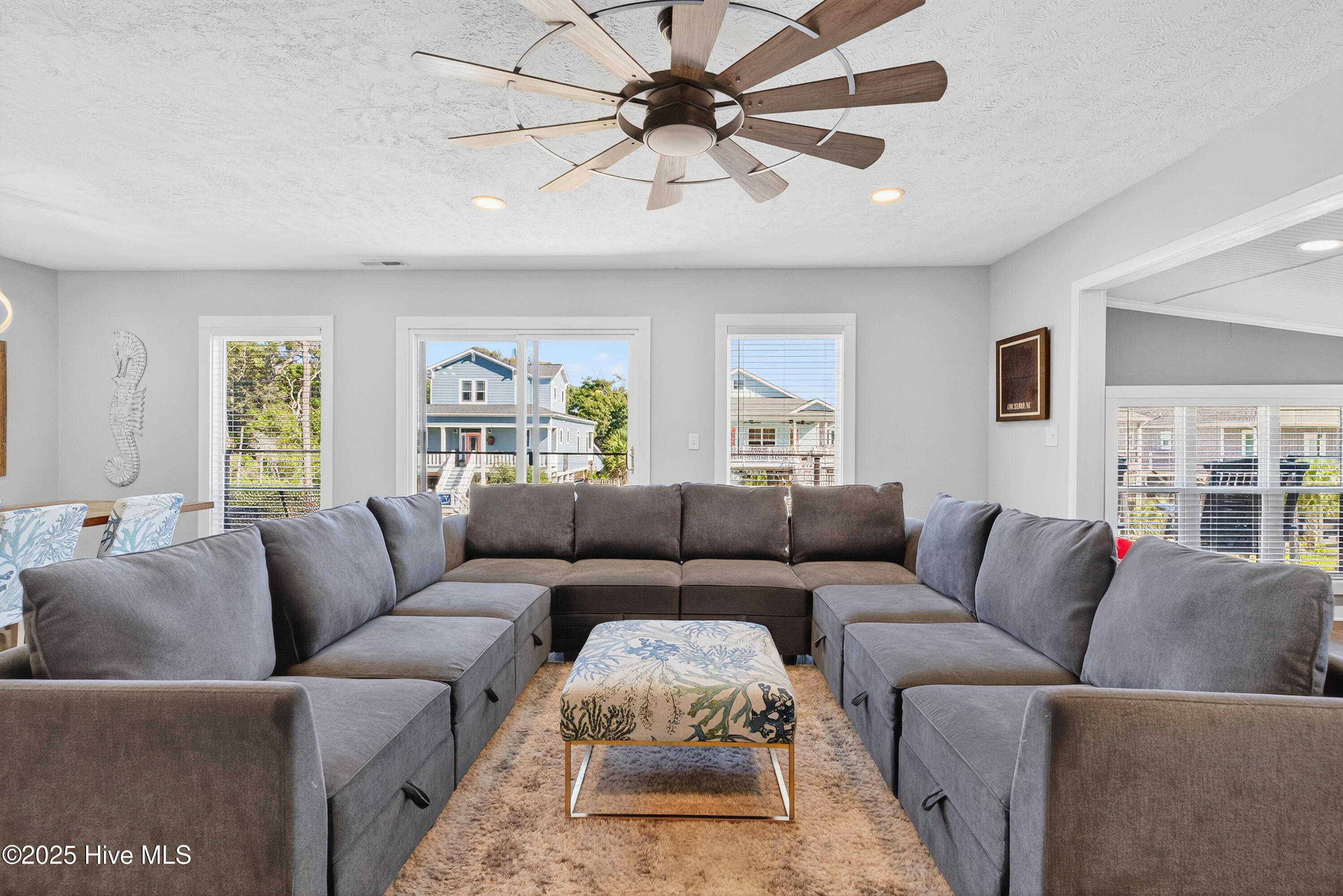 100537887 | Photo 34