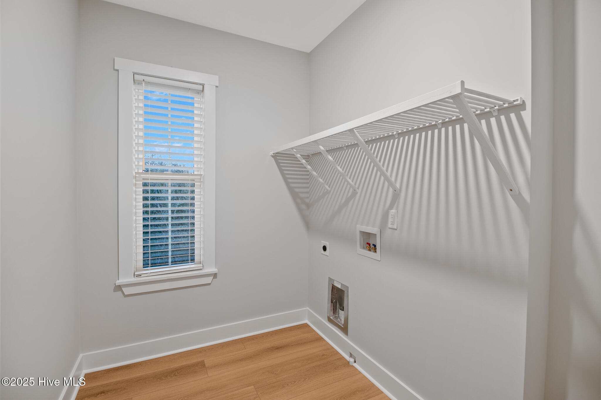 100545973 | Photo 32