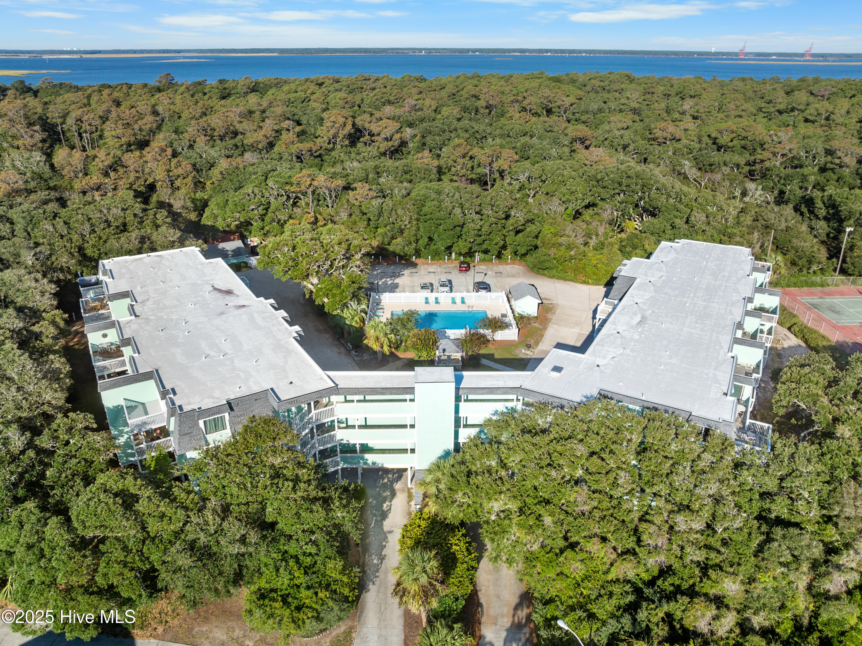 100562977 | Photo 63