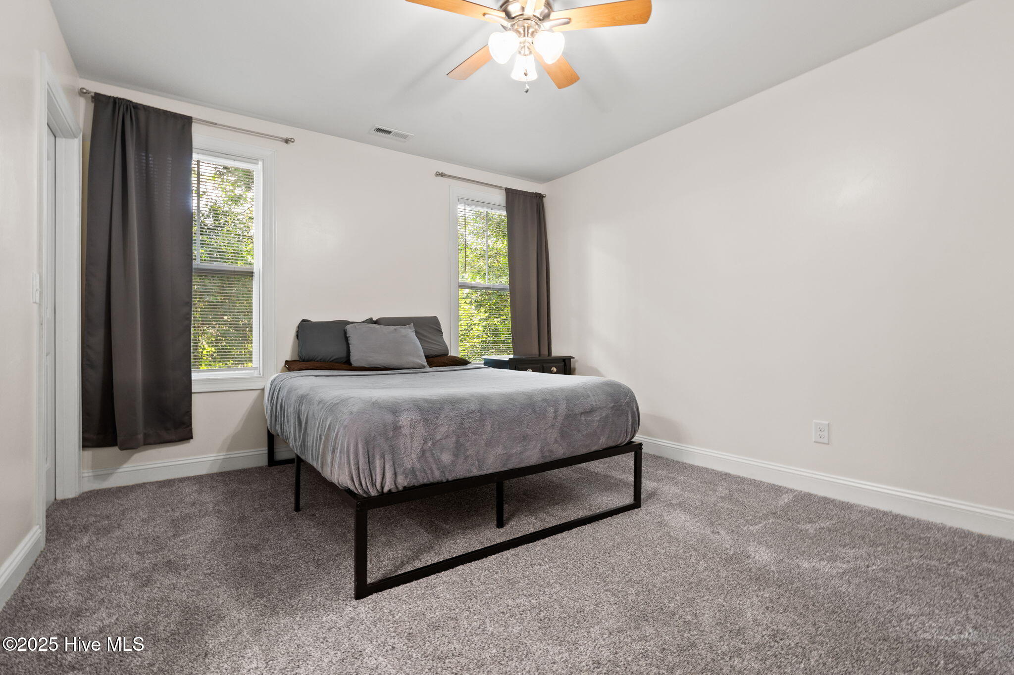 100521115 | Photo 46