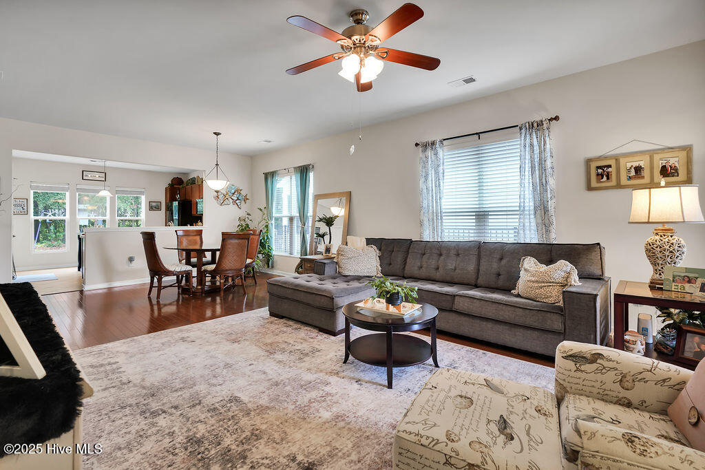 100532271 | Photo 11