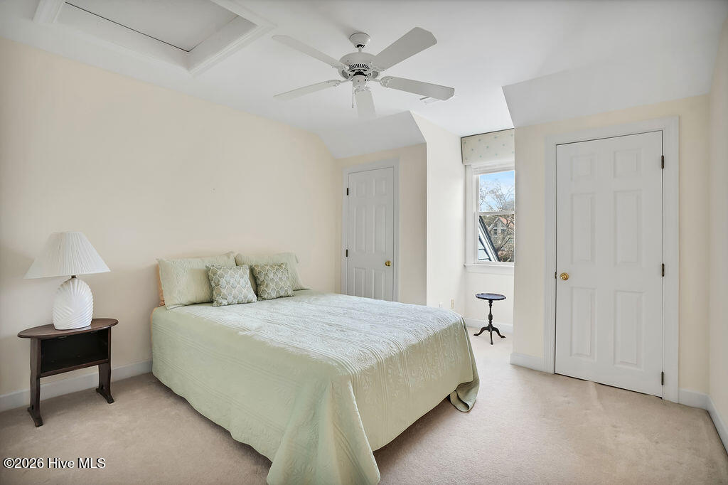 100563710 | Photo 31