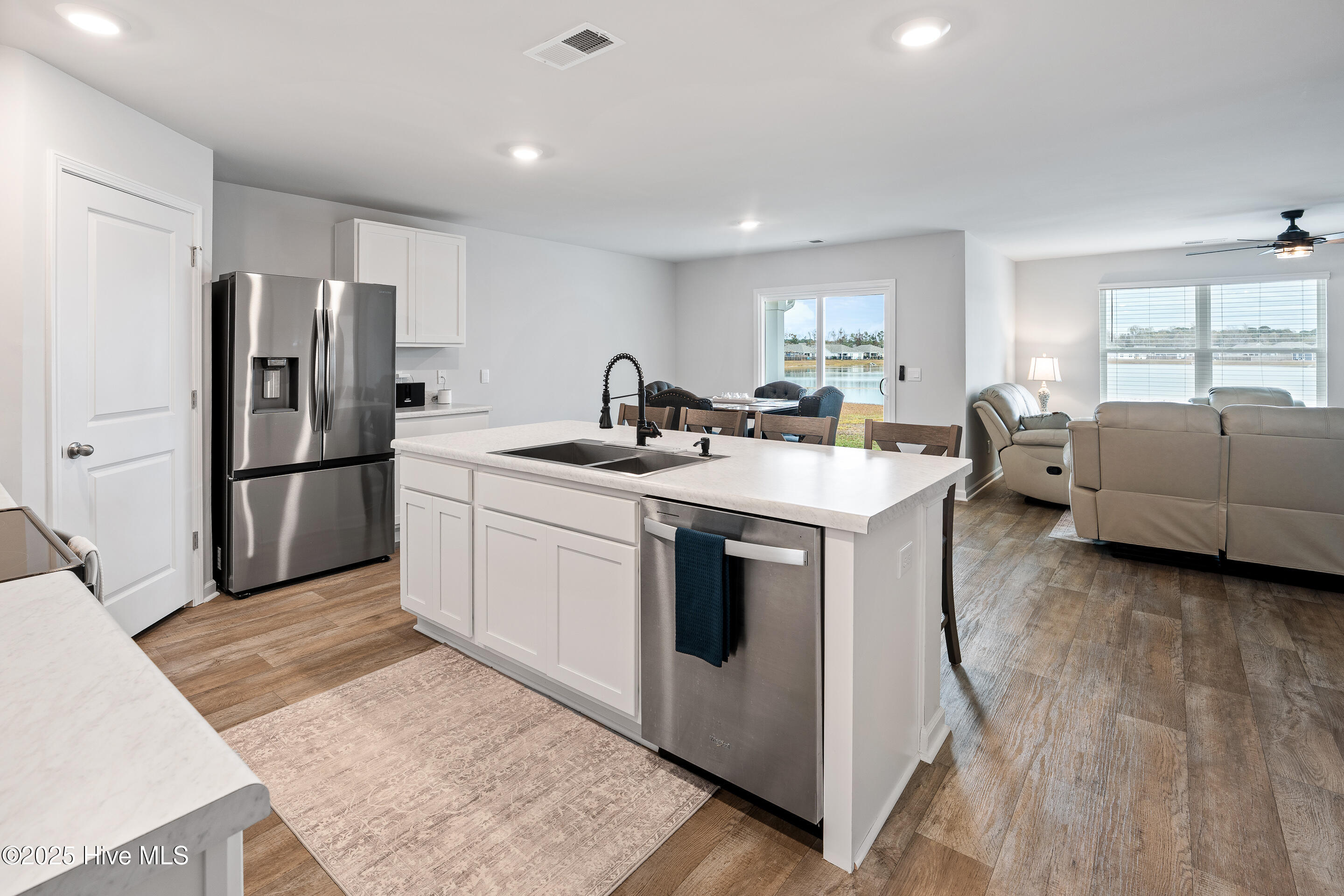 100543379 | Photo 14