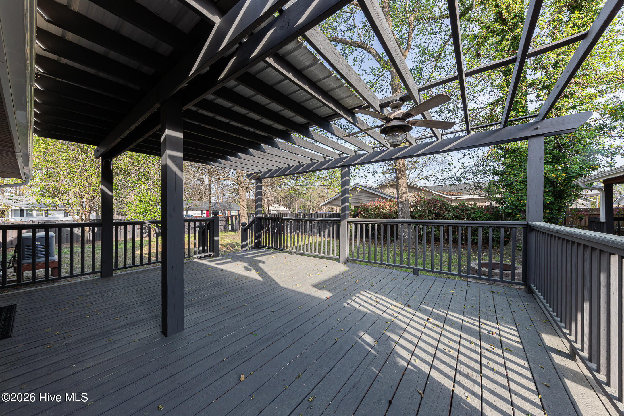 100563981 | Photo 44