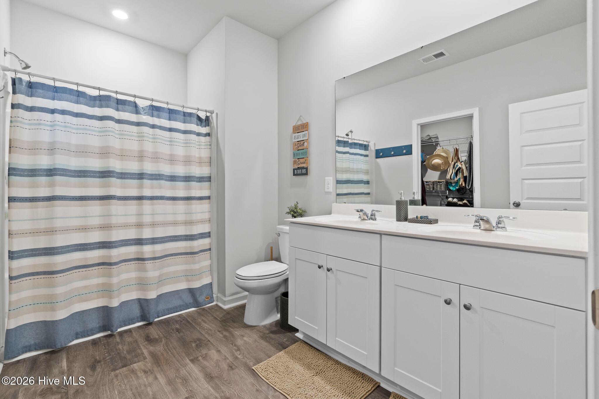 100553701 | Photo 22