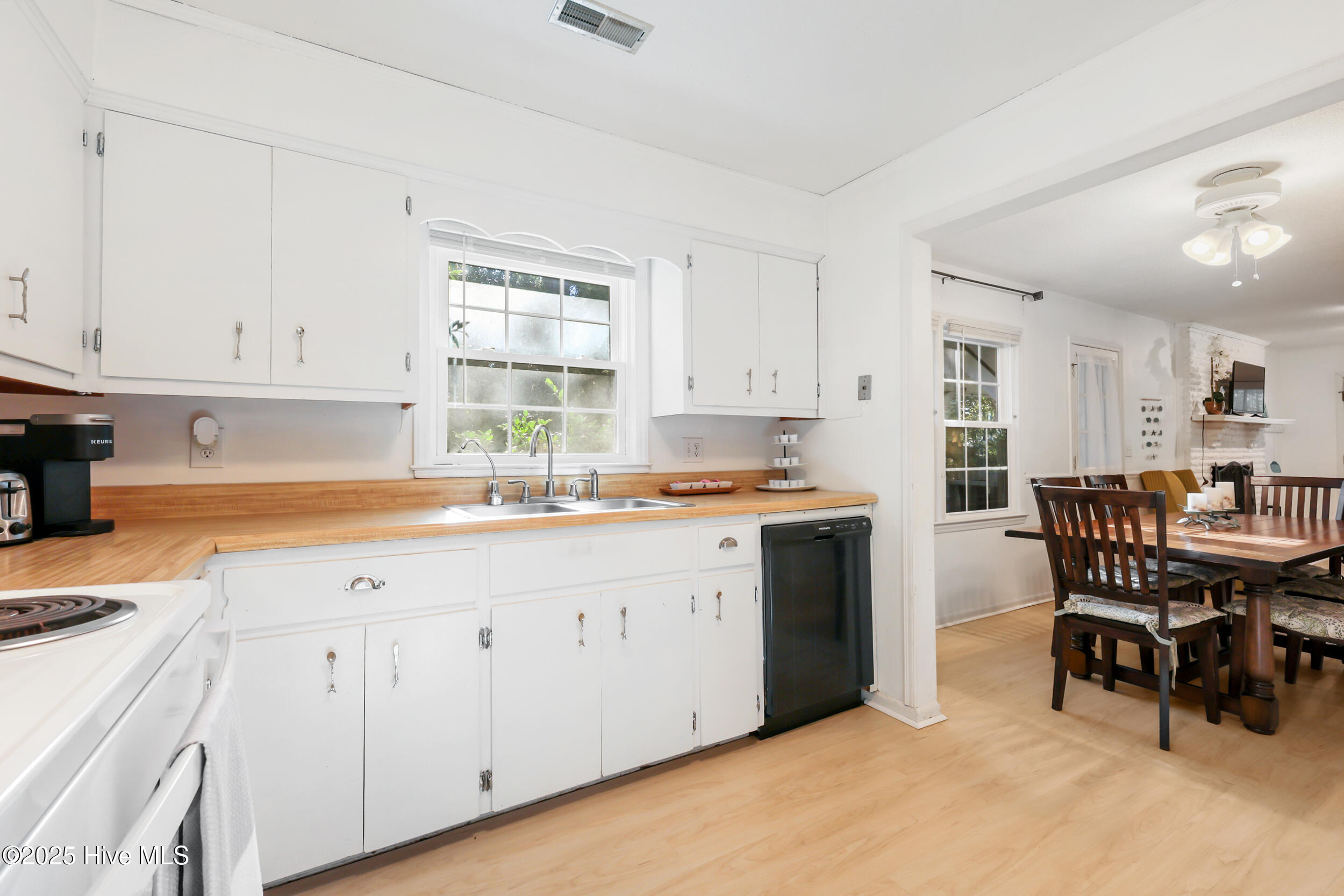 100537858 | Photo 10