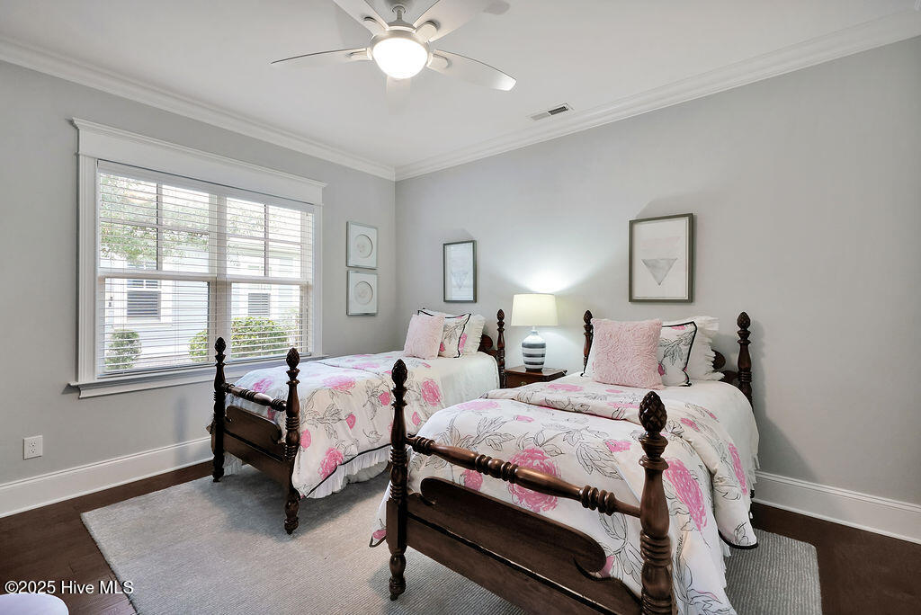 100535005 | Photo 25