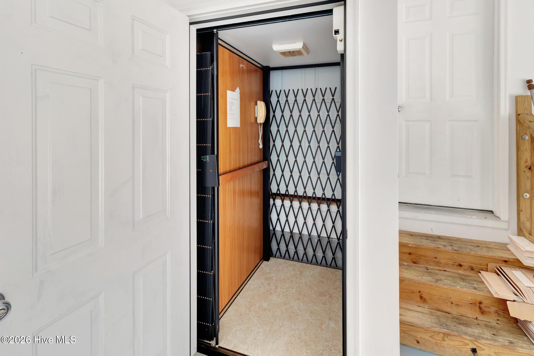 100569347 | Photo 36