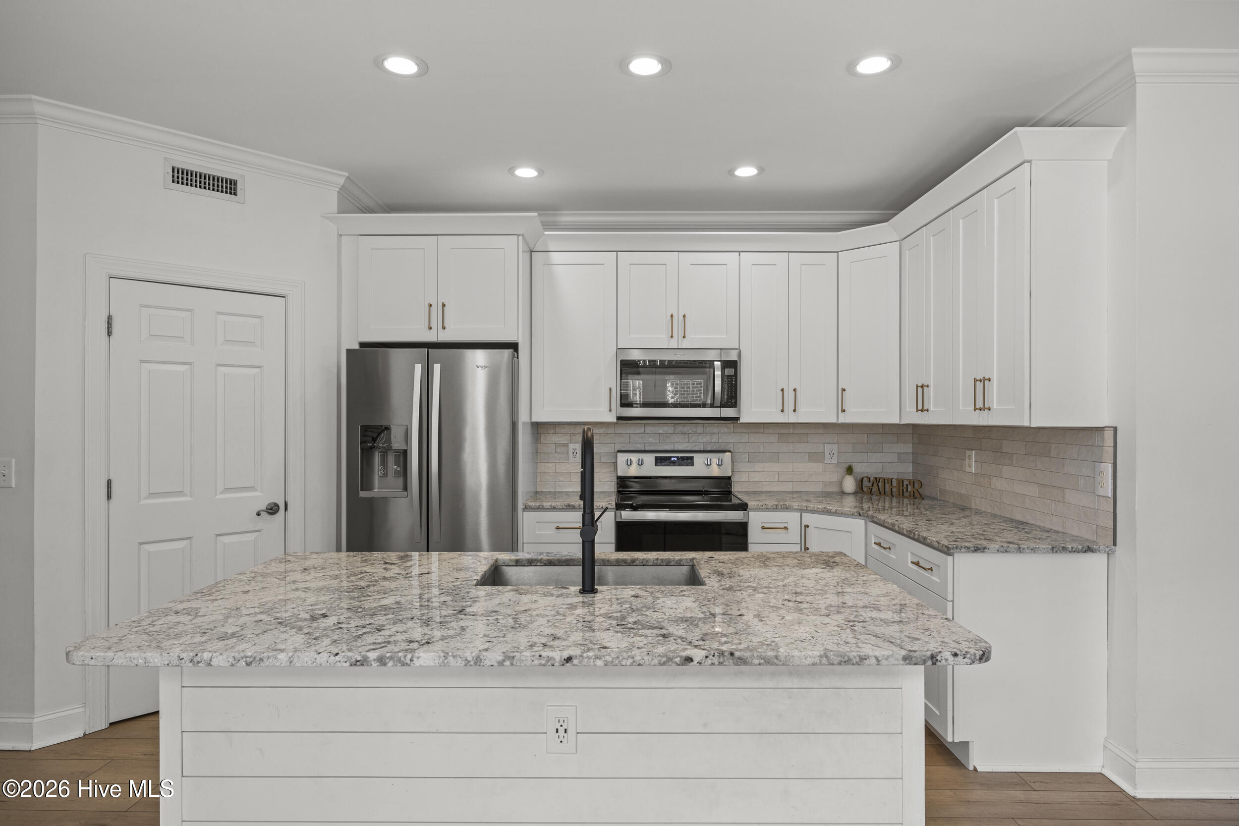 100567913 | Photo 13