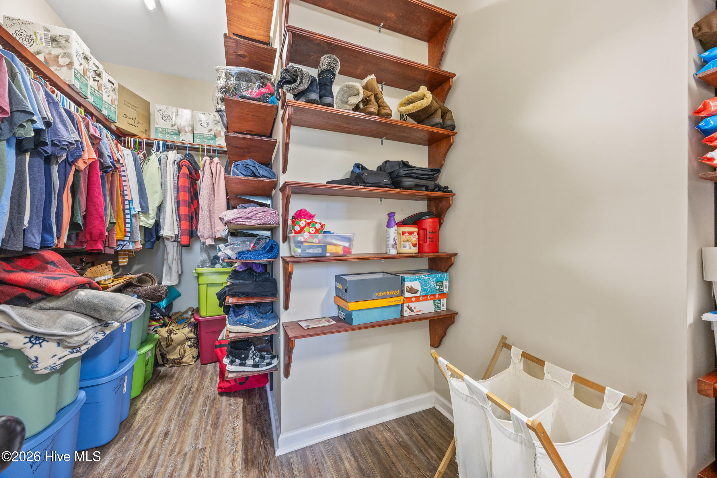 100549248 | Photo 30