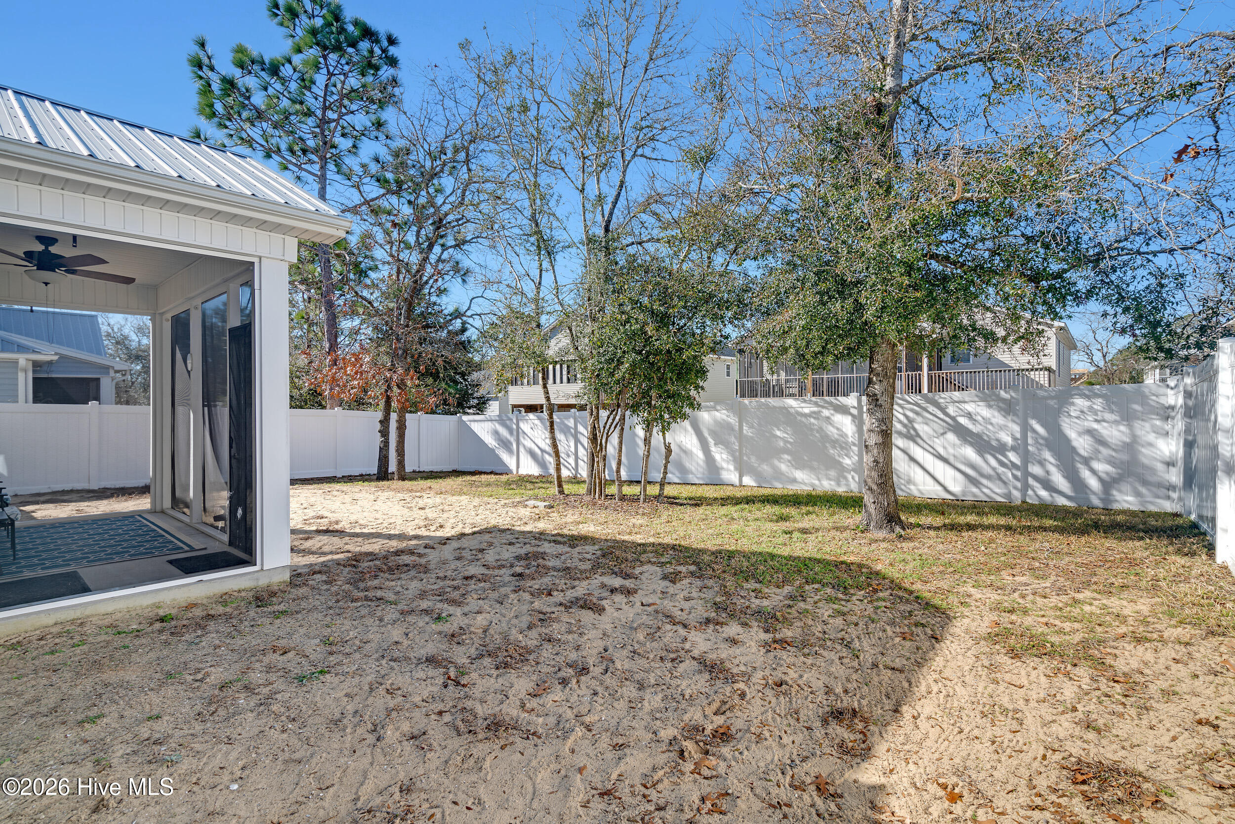 100549984 | Photo 34