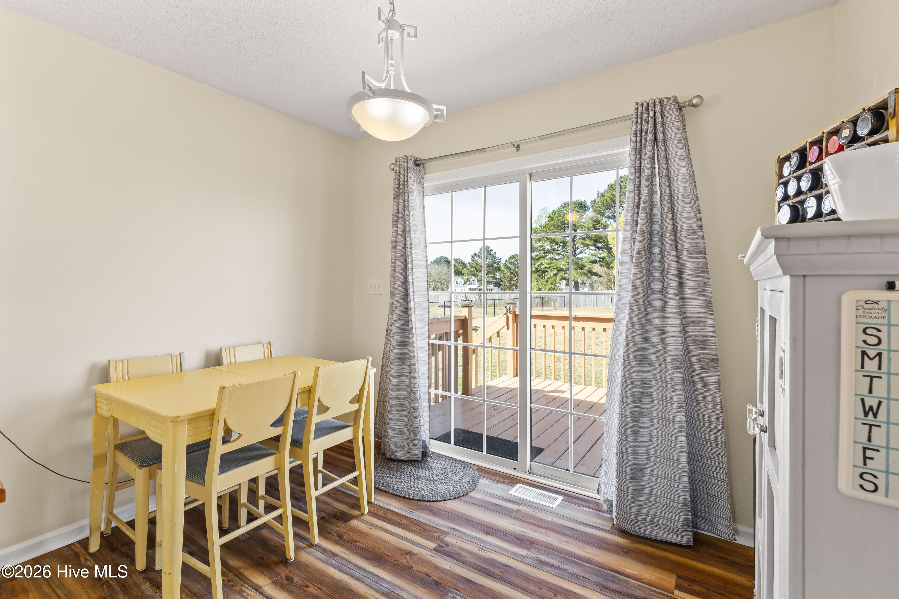 100564268 | Photo 11