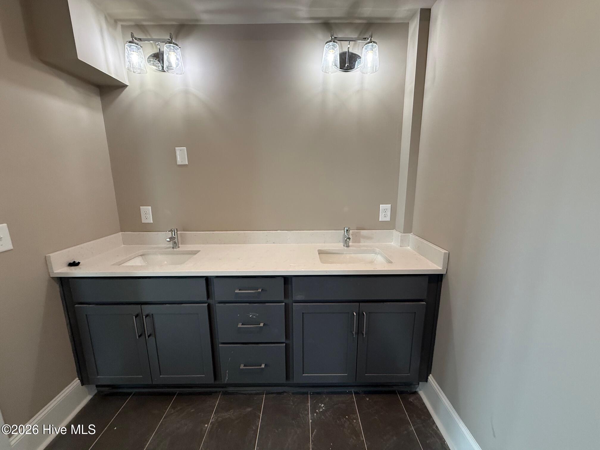 100554373 | Photo 16