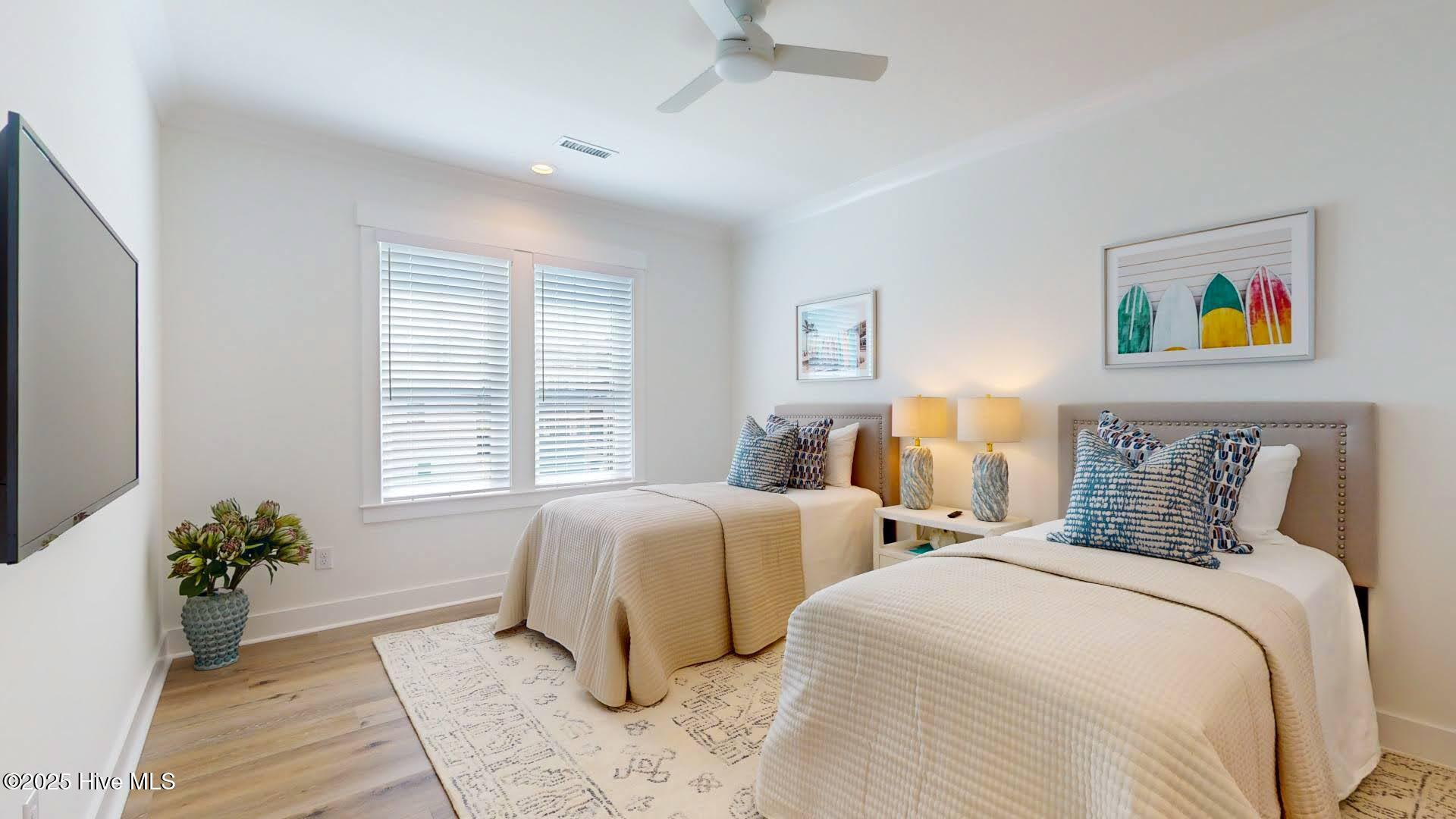 100560716 | Photo 71