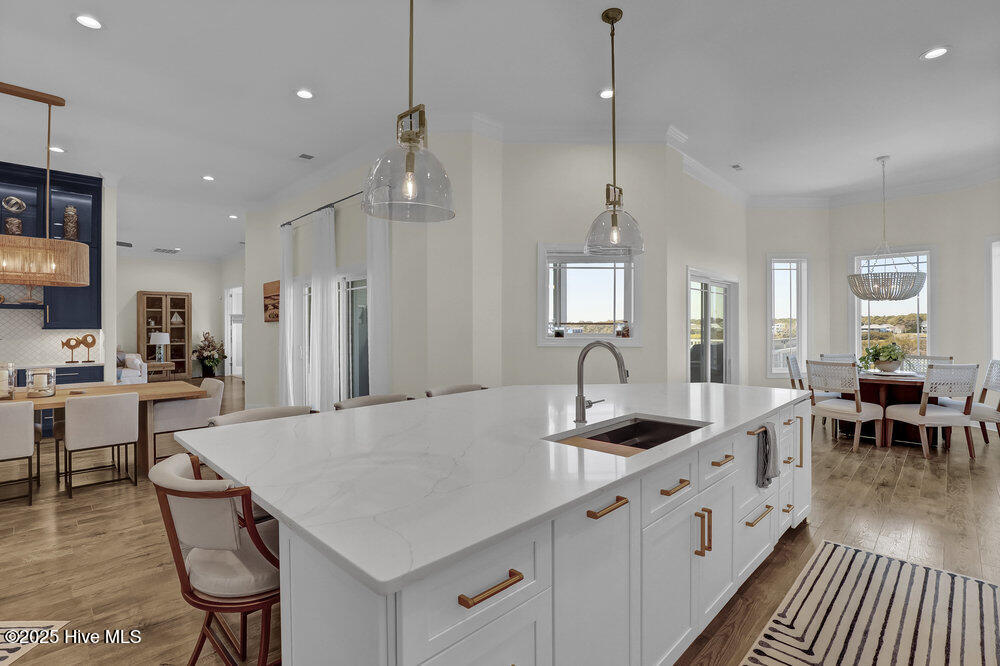 100499001 | Photo 12