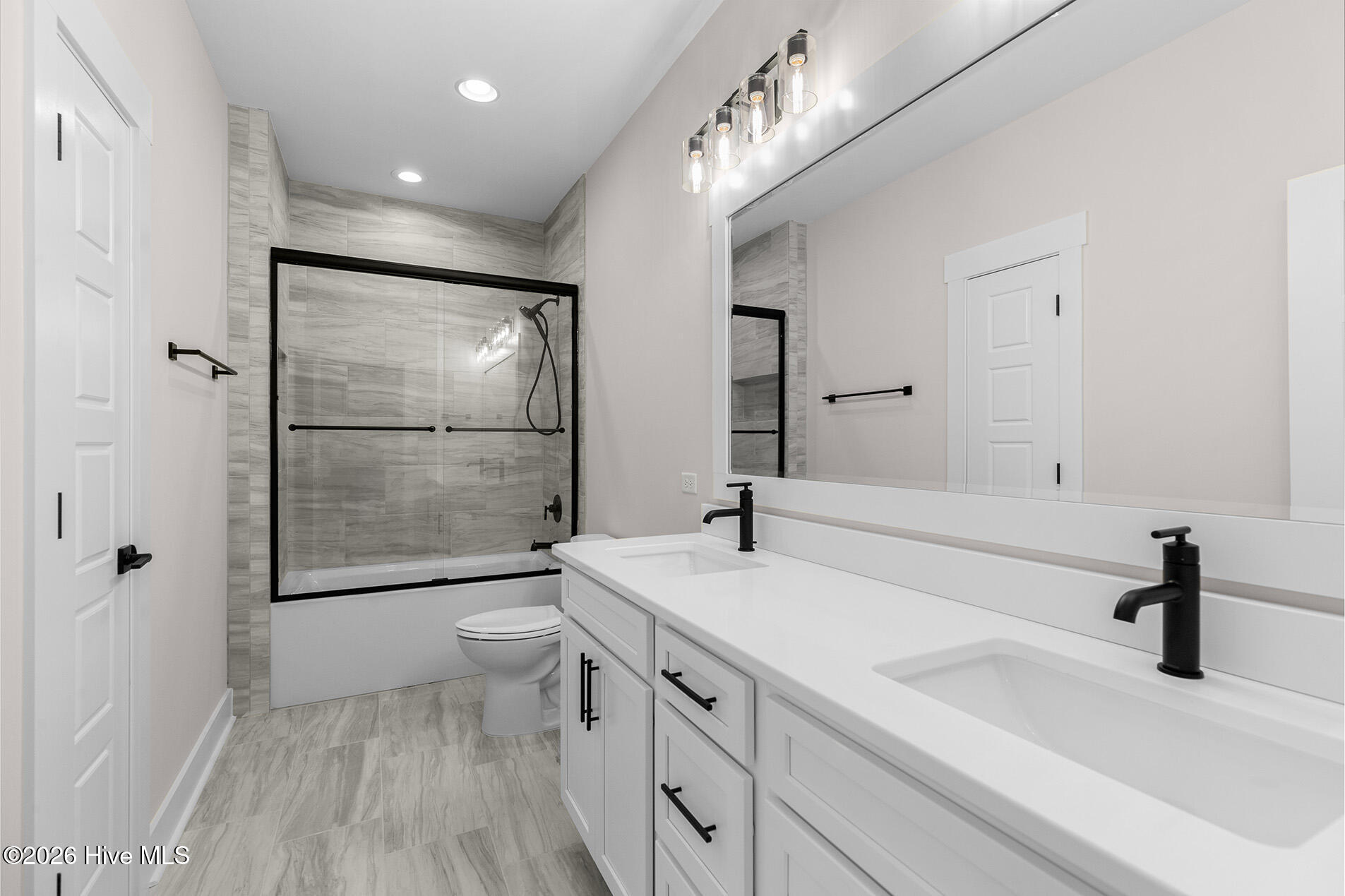 100555900 | Photo 24