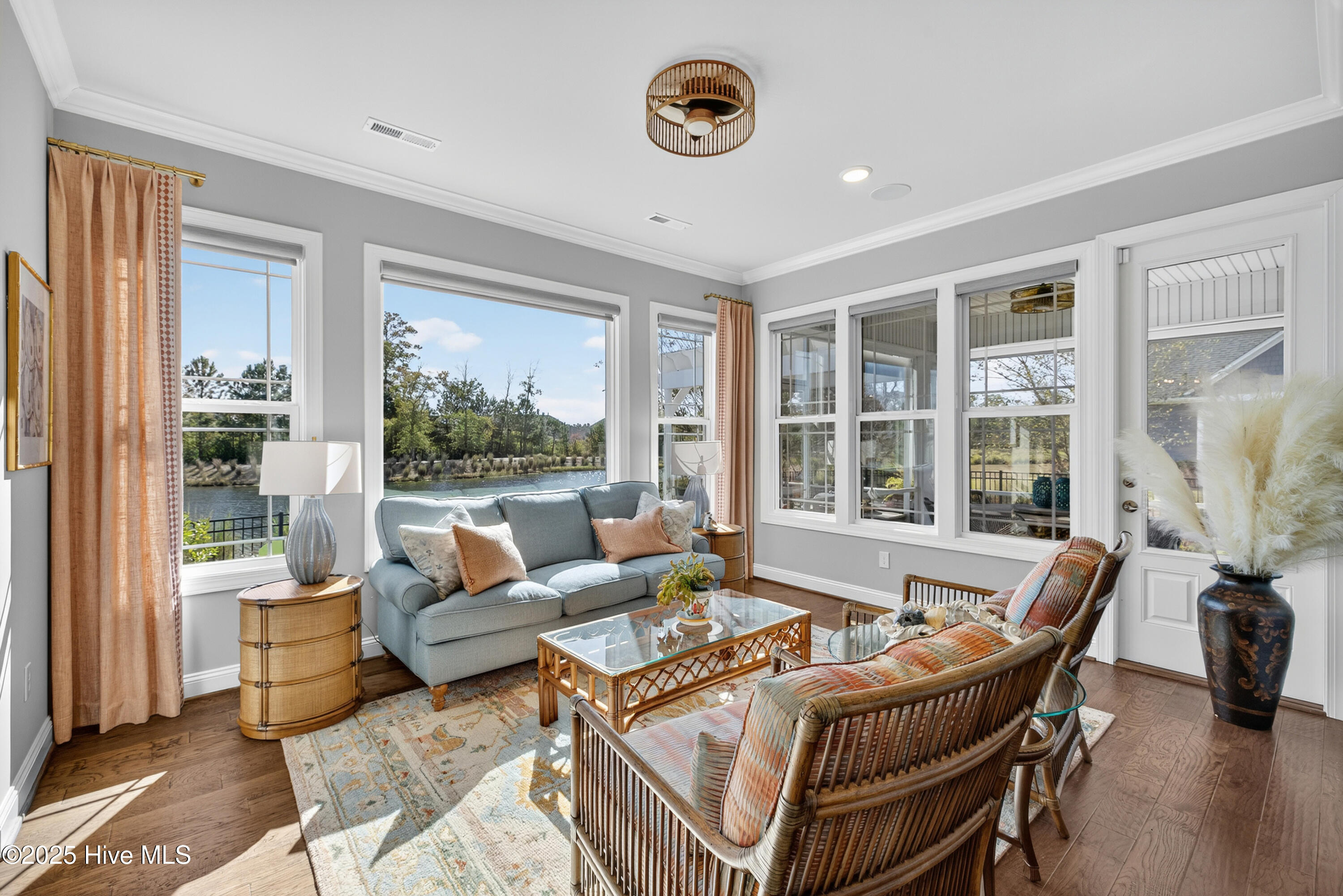 100541108 | Photo 10