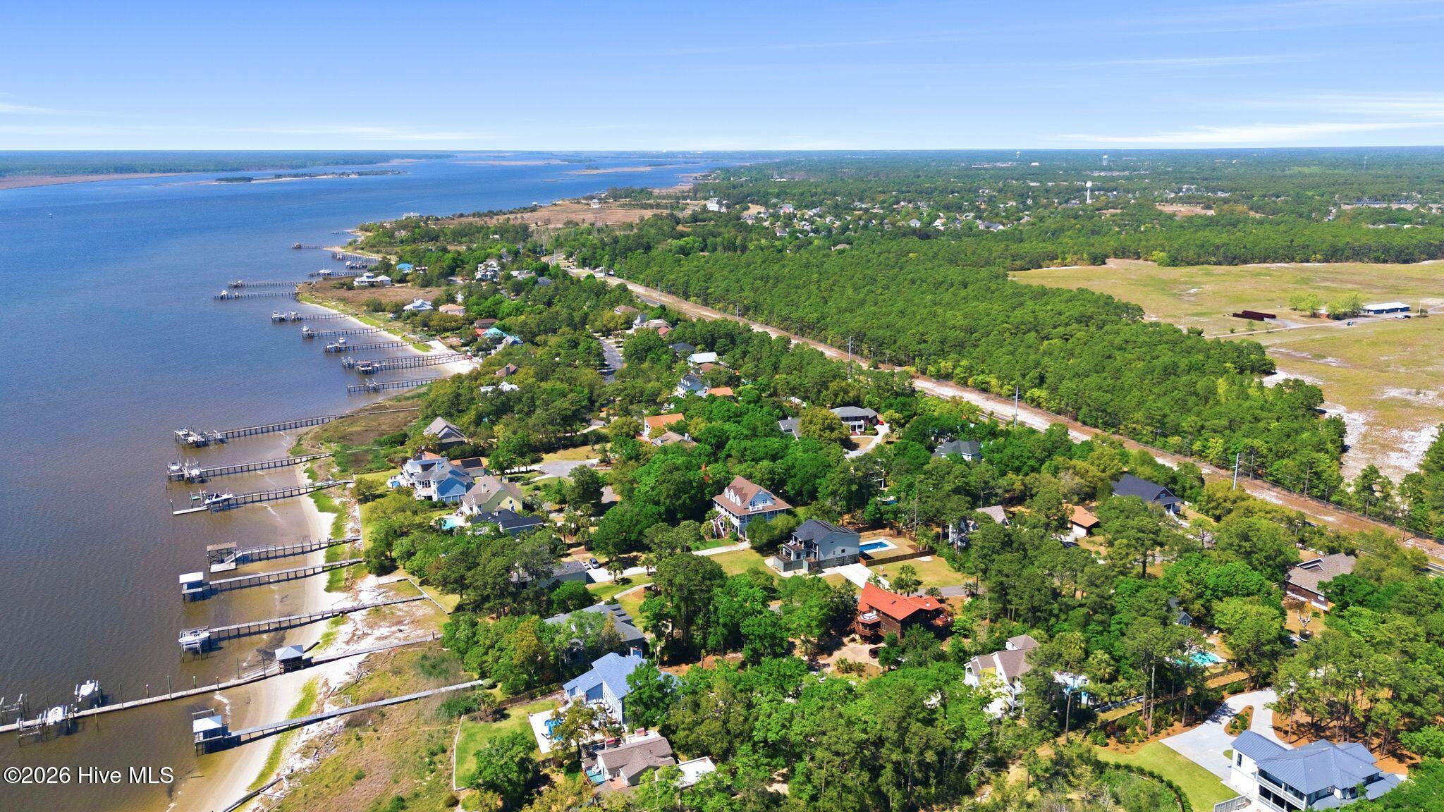 100568012 | Photo 108