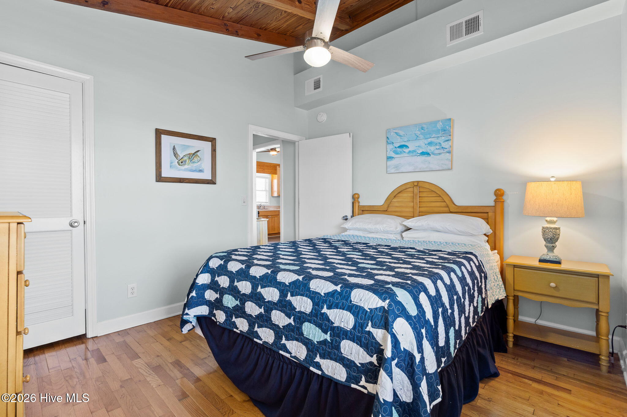 100549664 | Photo 19