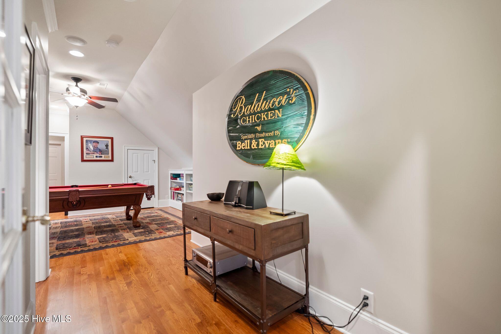 100530857 | Photo 46