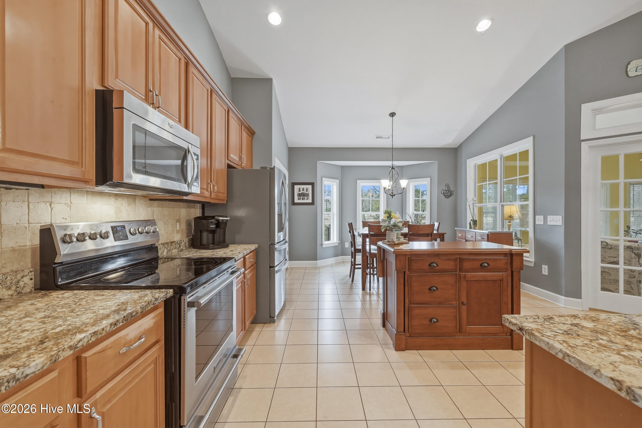 100555932 | Photo 12