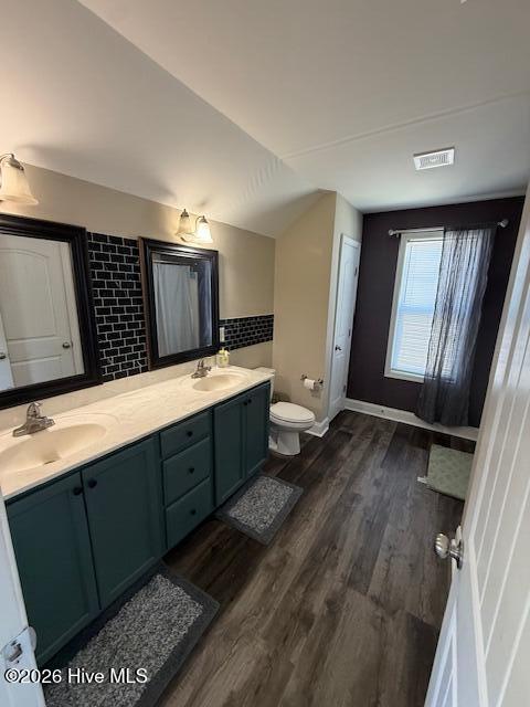 100568953 | Photo 21