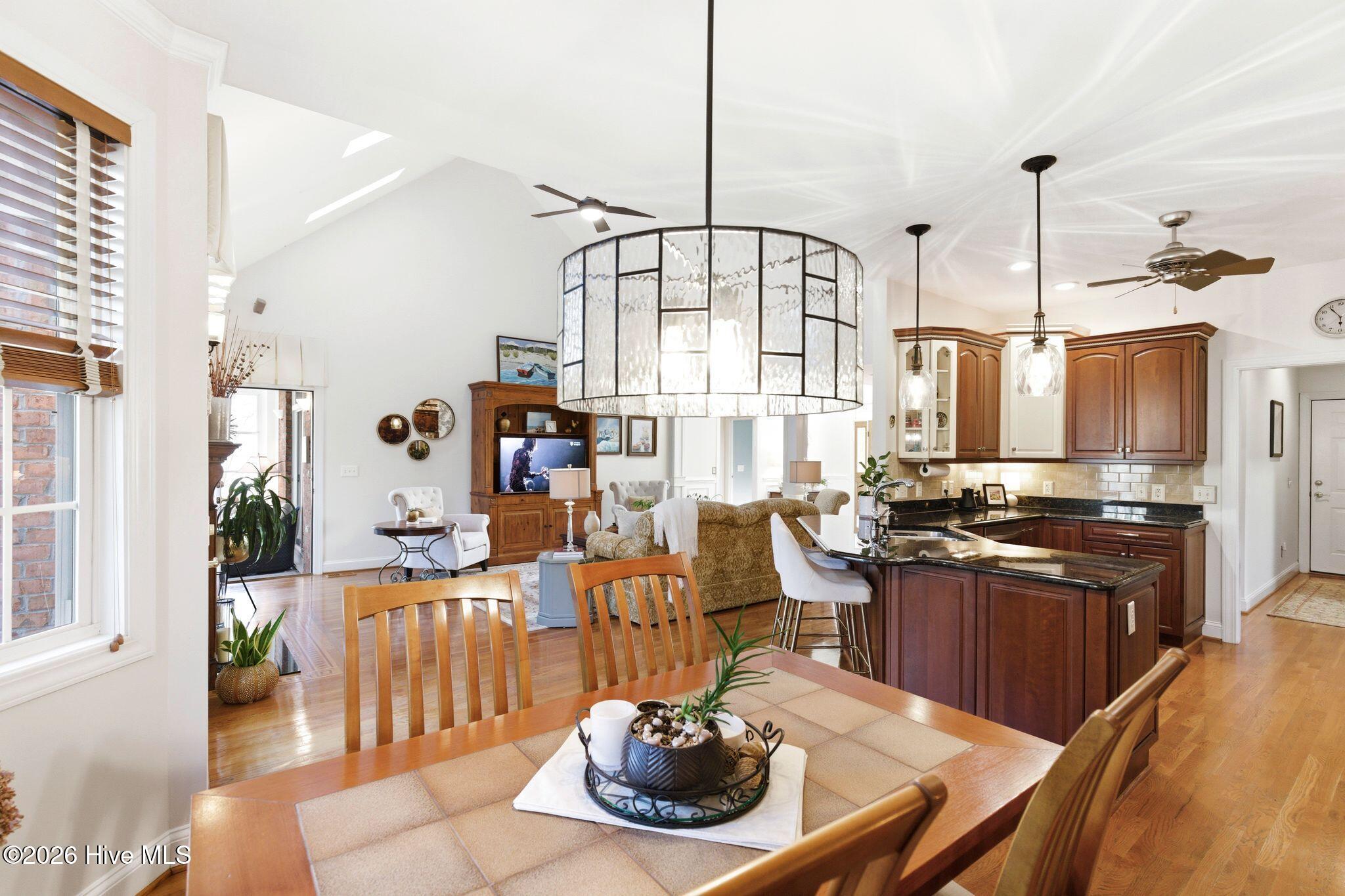 100564918 | Photo 19