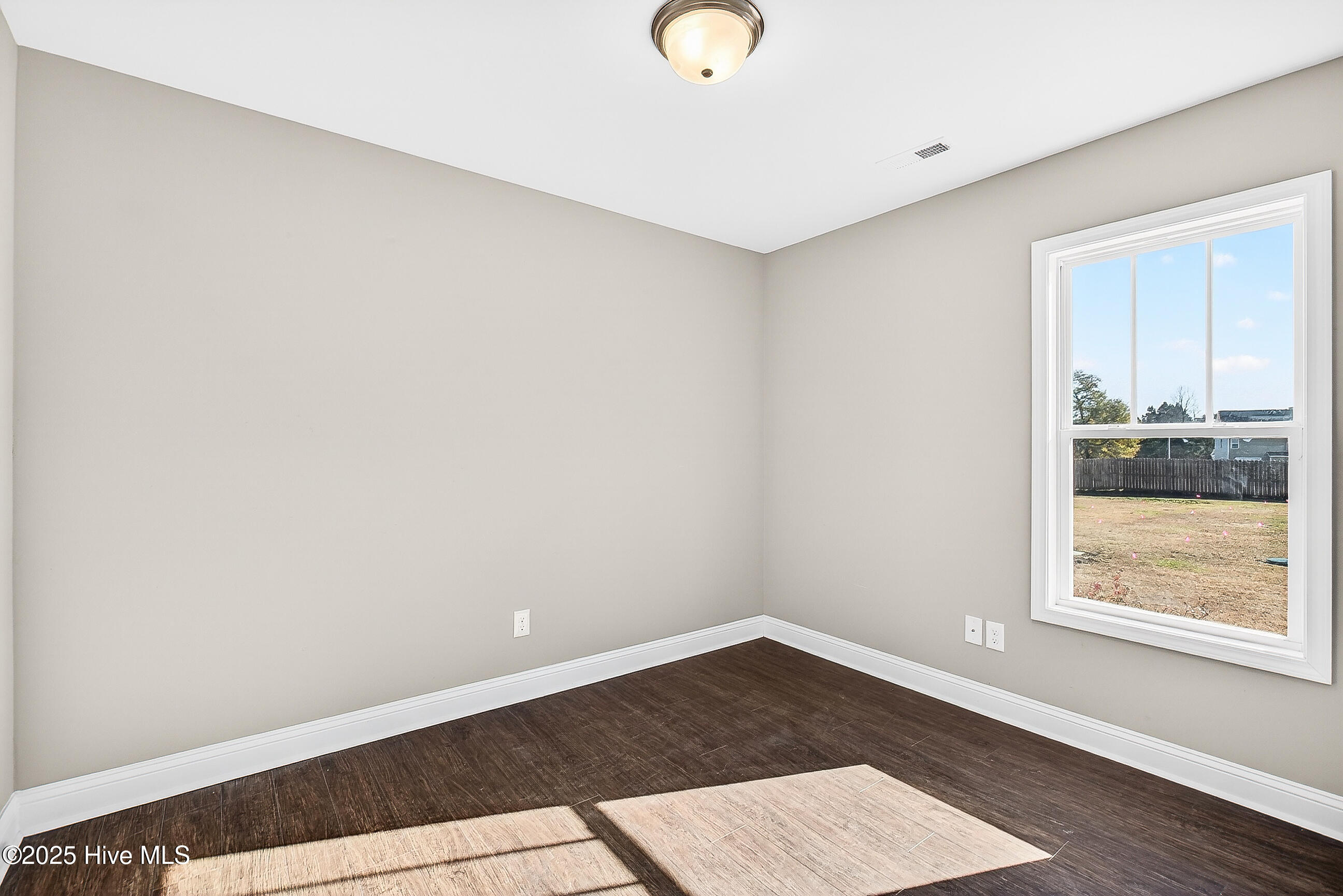 100545699 | Photo 36