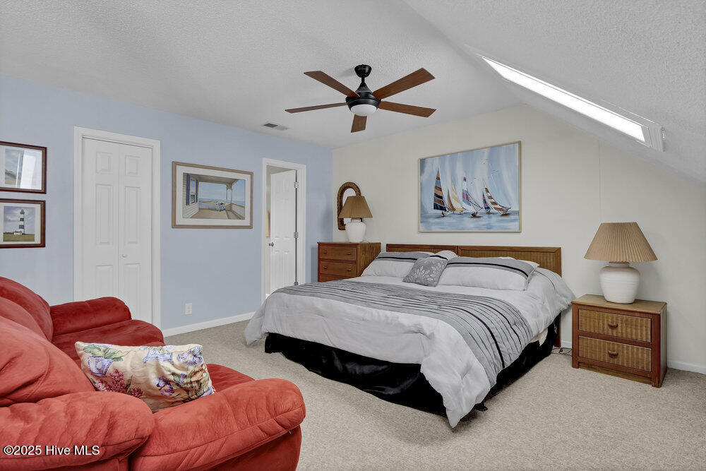 100562855 | Photo 26