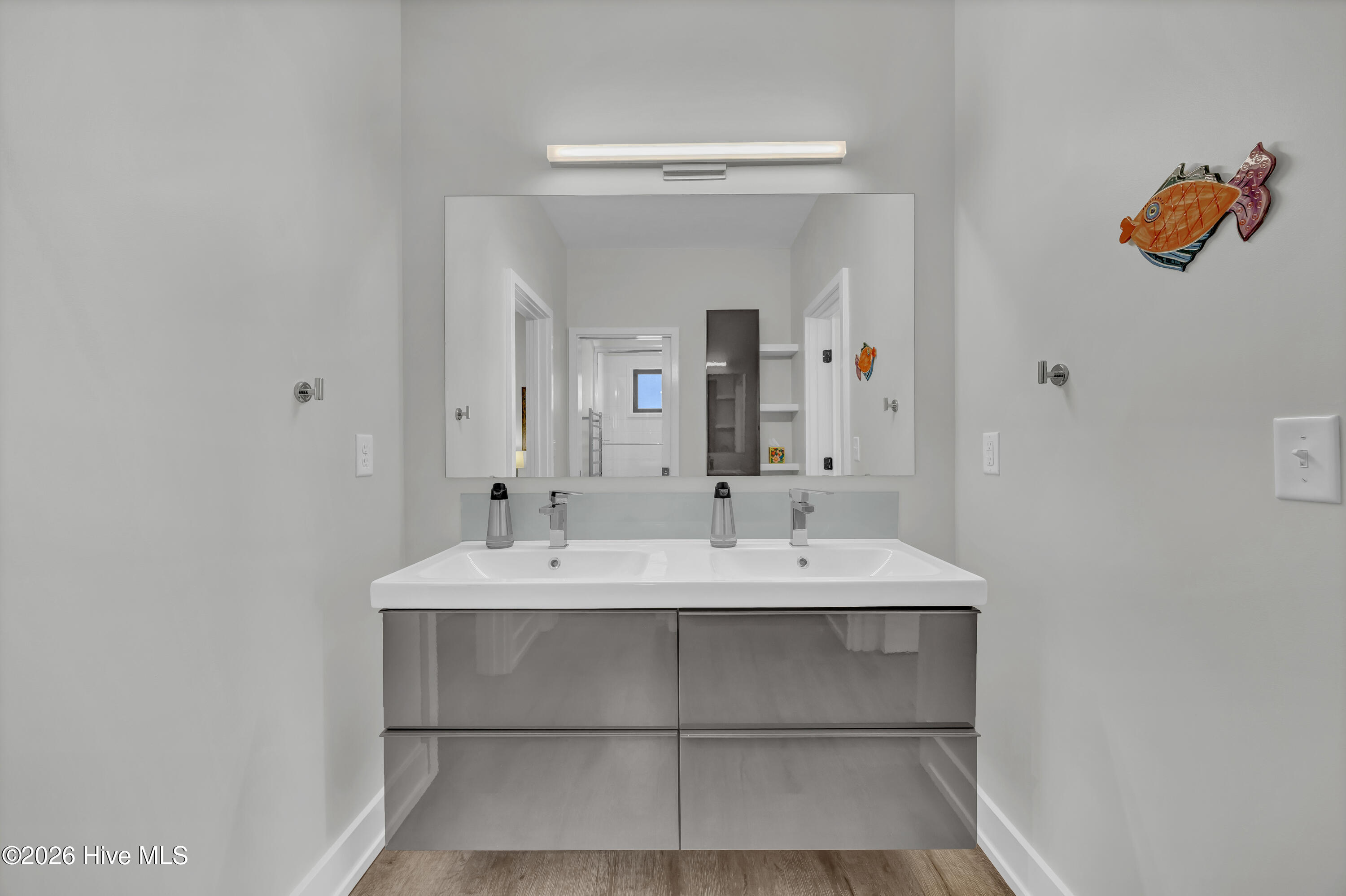 100565280 | Photo 35