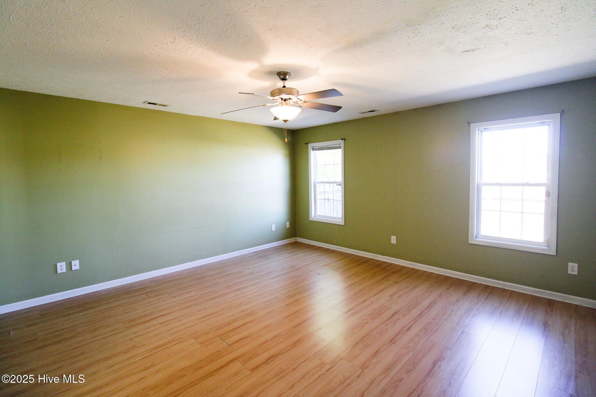 100537575 | Photo 29