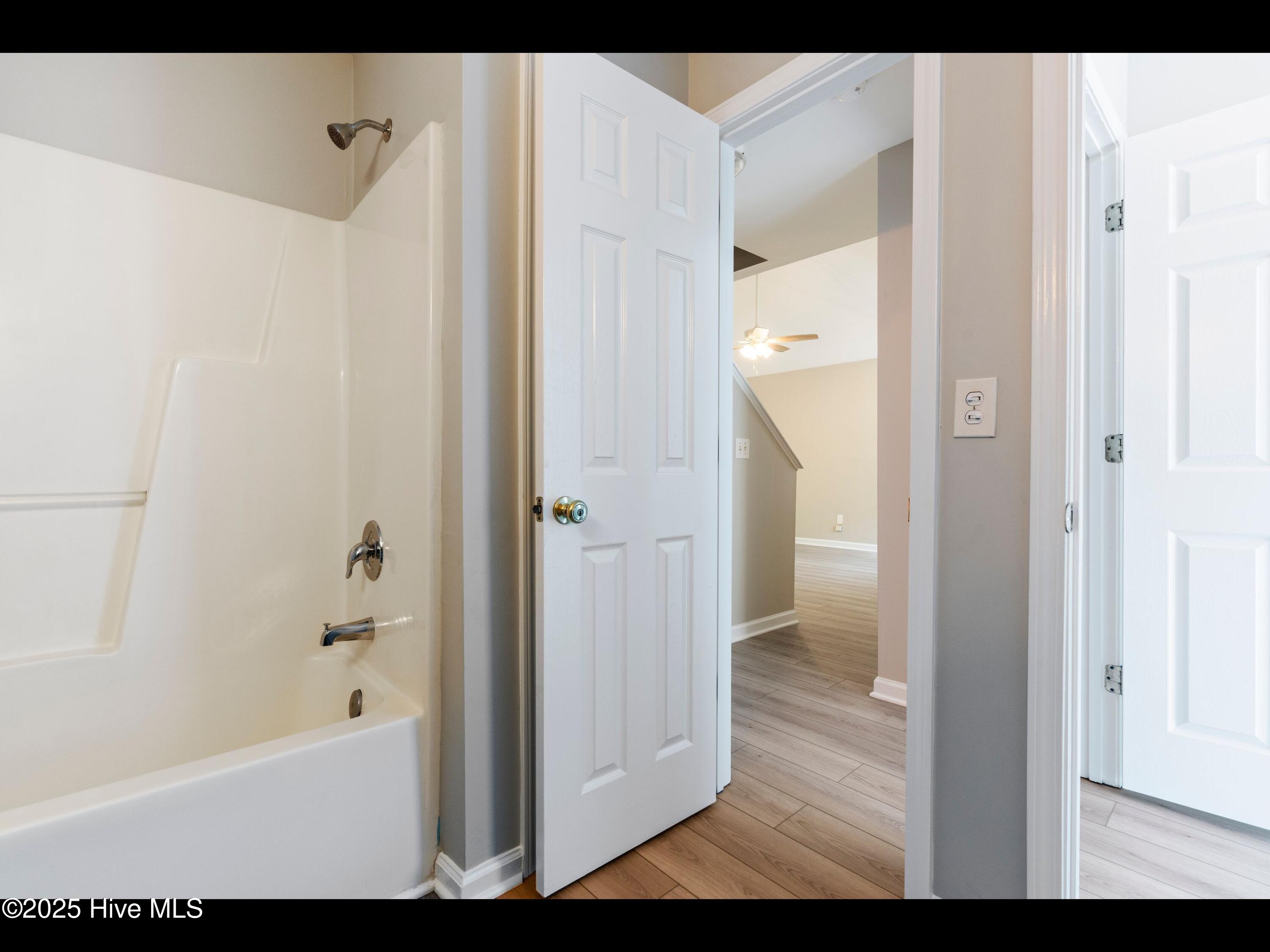 100510875 | Photo 18