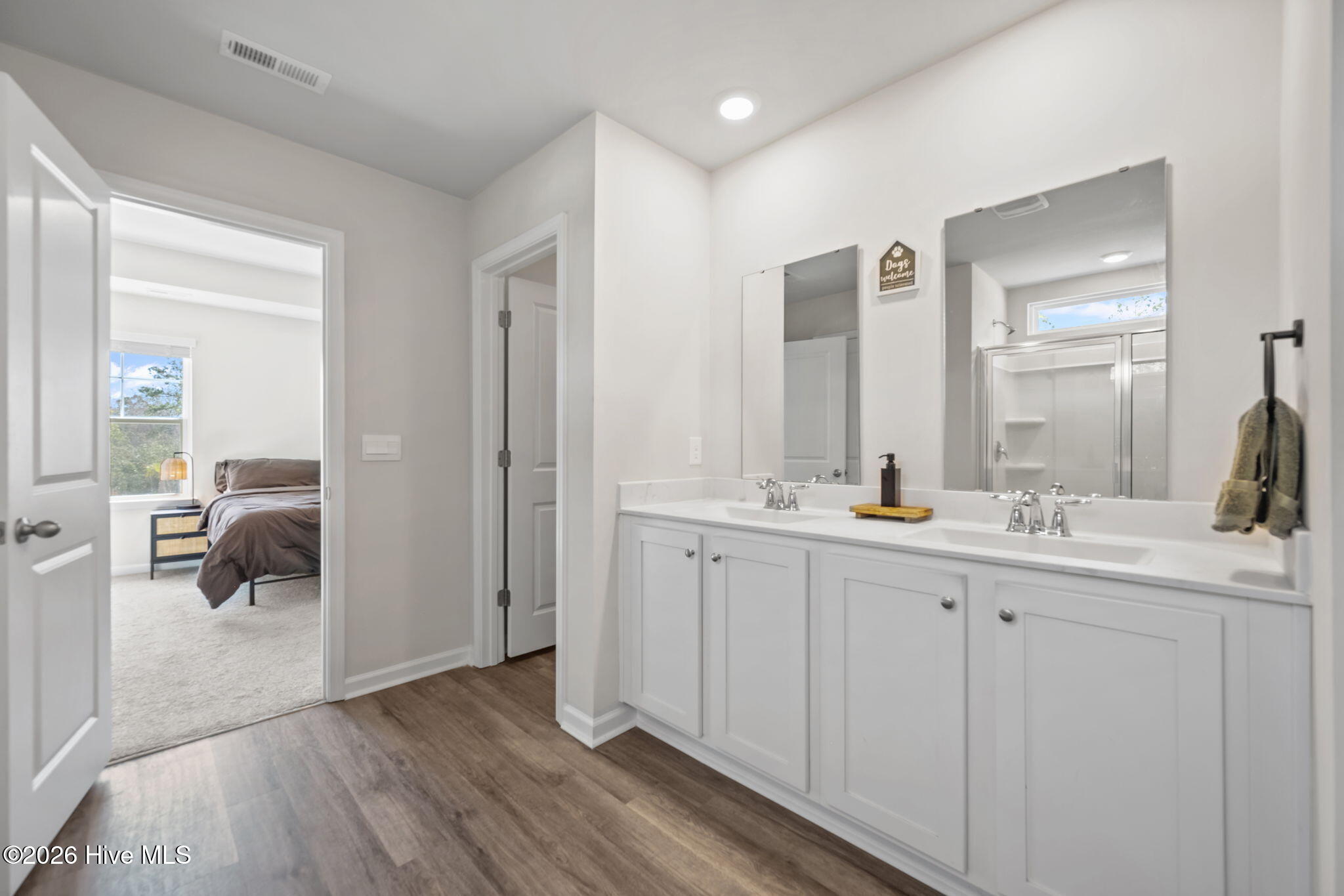 100559787 | Photo 26