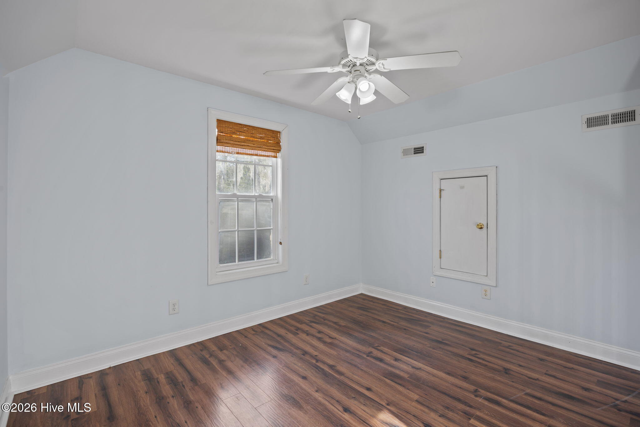 100564597 | Photo 37