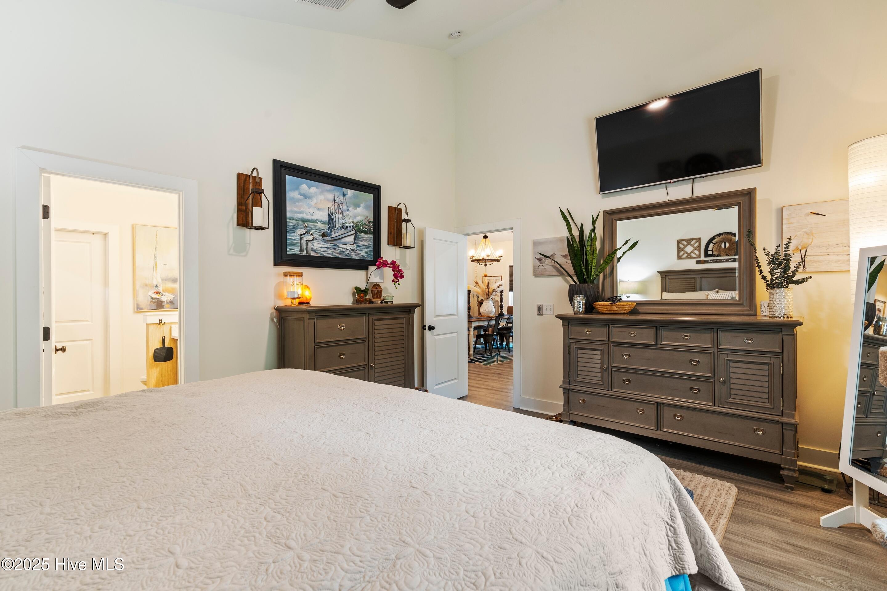 100525956 | Photo 33