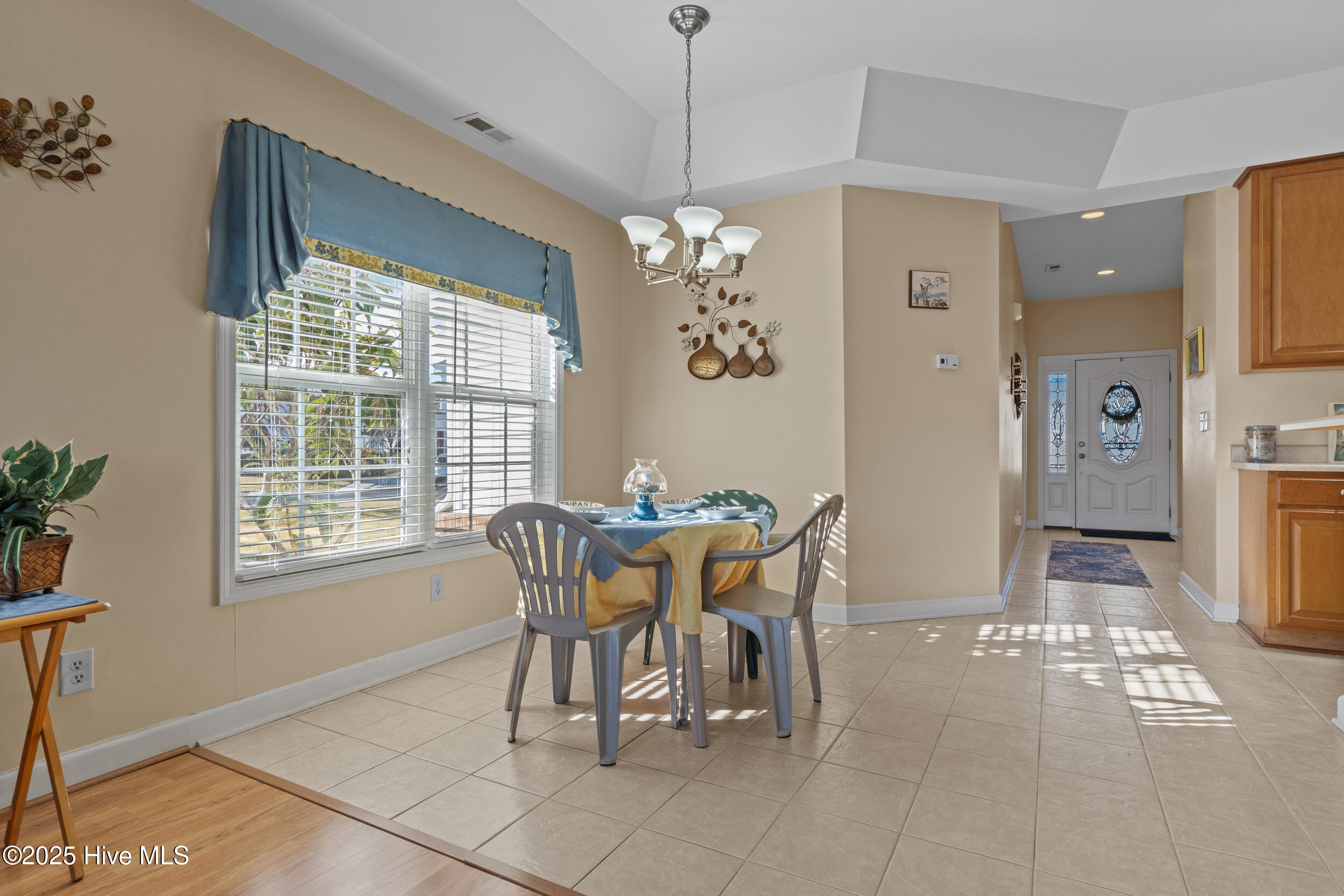 100545335 | Photo 18